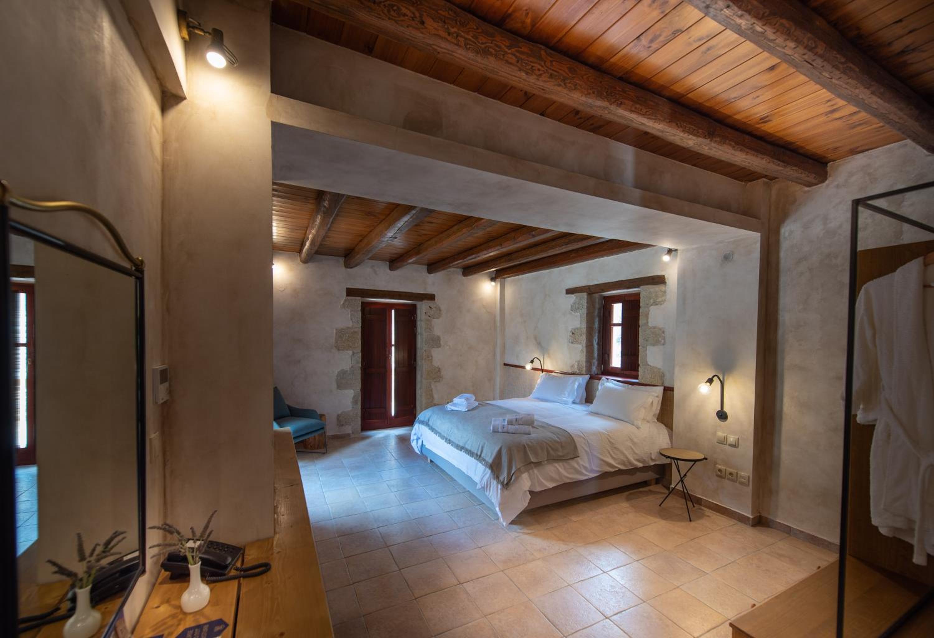 Suite with Jetted Tub and Side Sea View - Photo 1