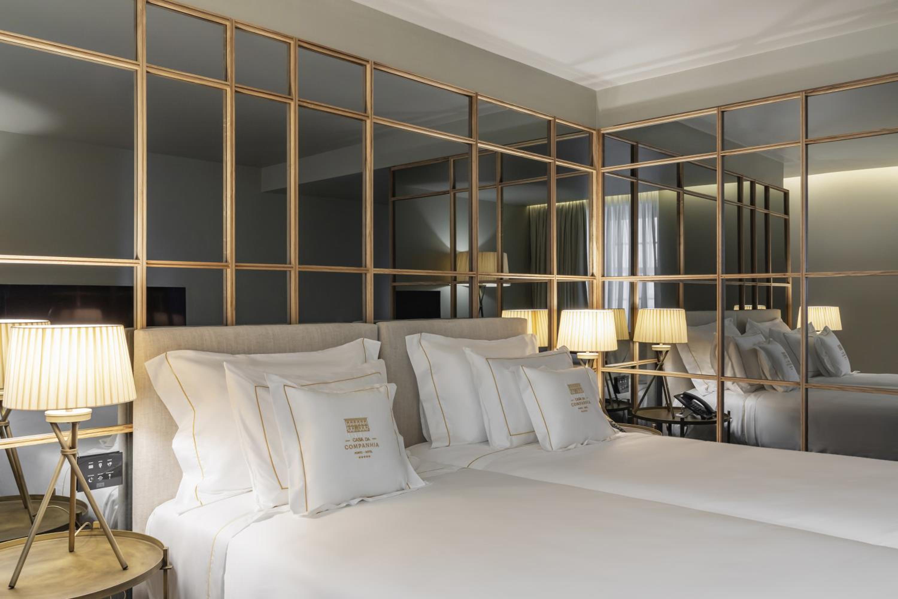 Premium Twin Room - Photo 2