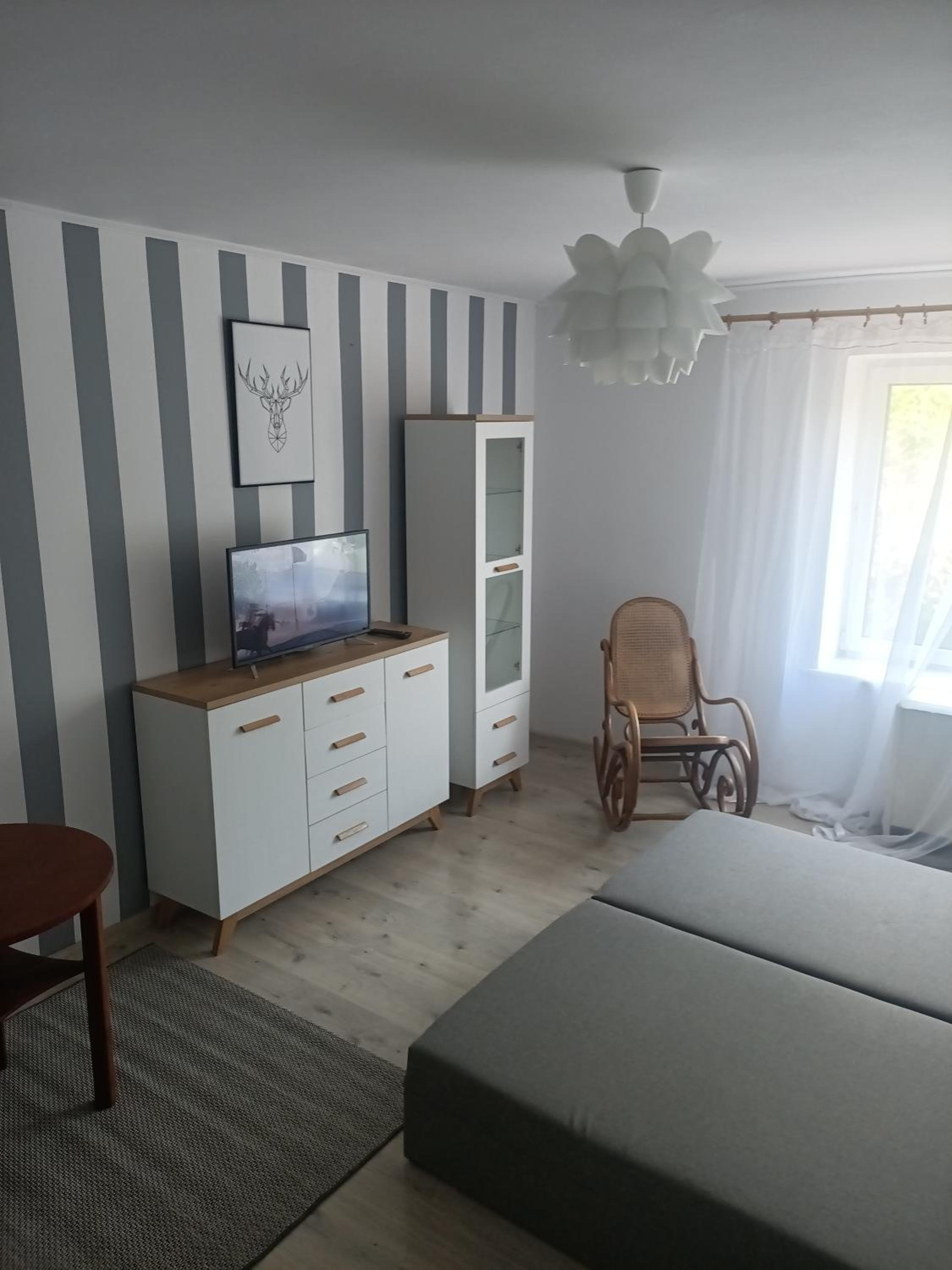 One-Bedroom Apartment - Photo 1