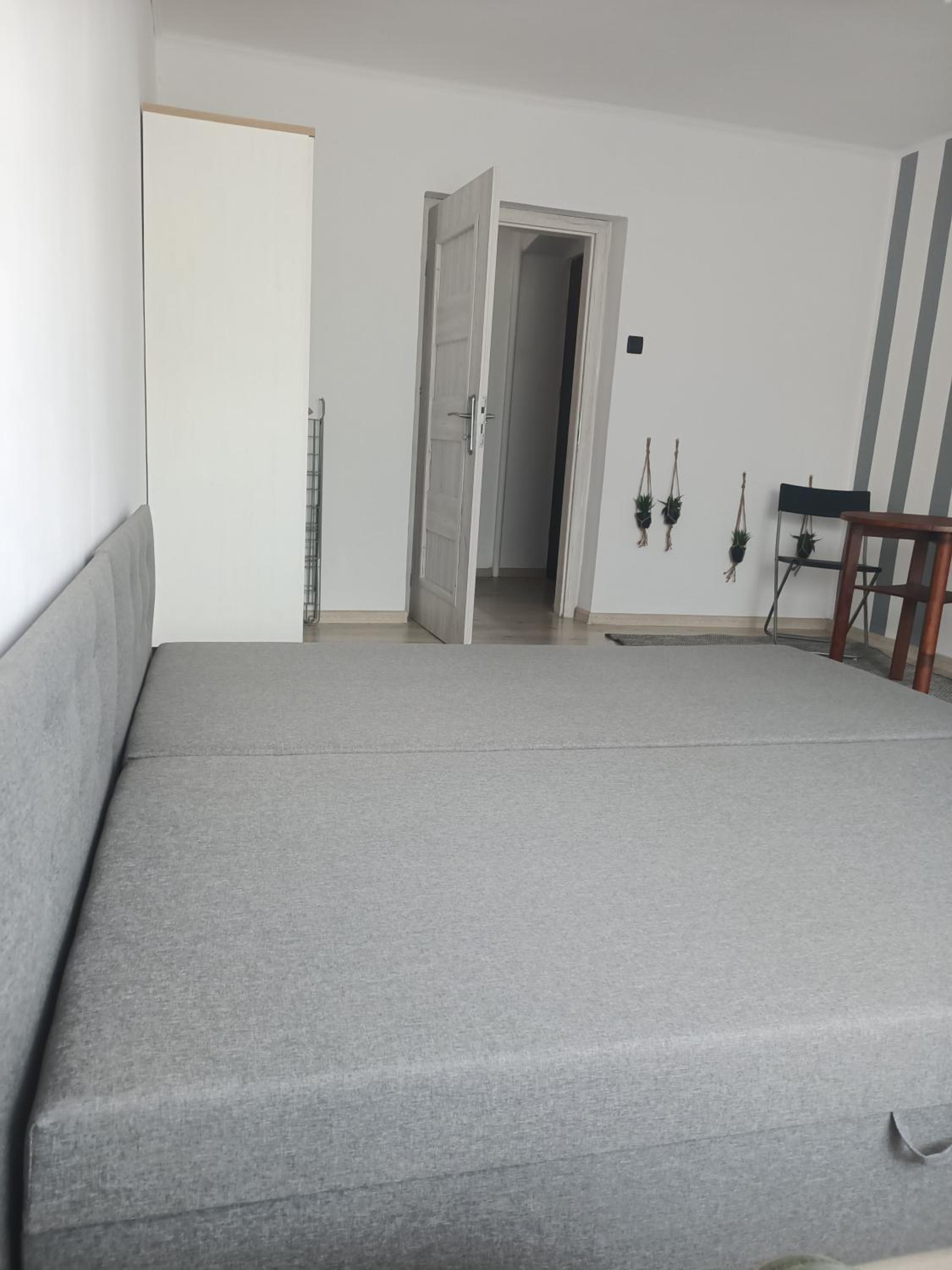 One-Bedroom Apartment - Photo 2