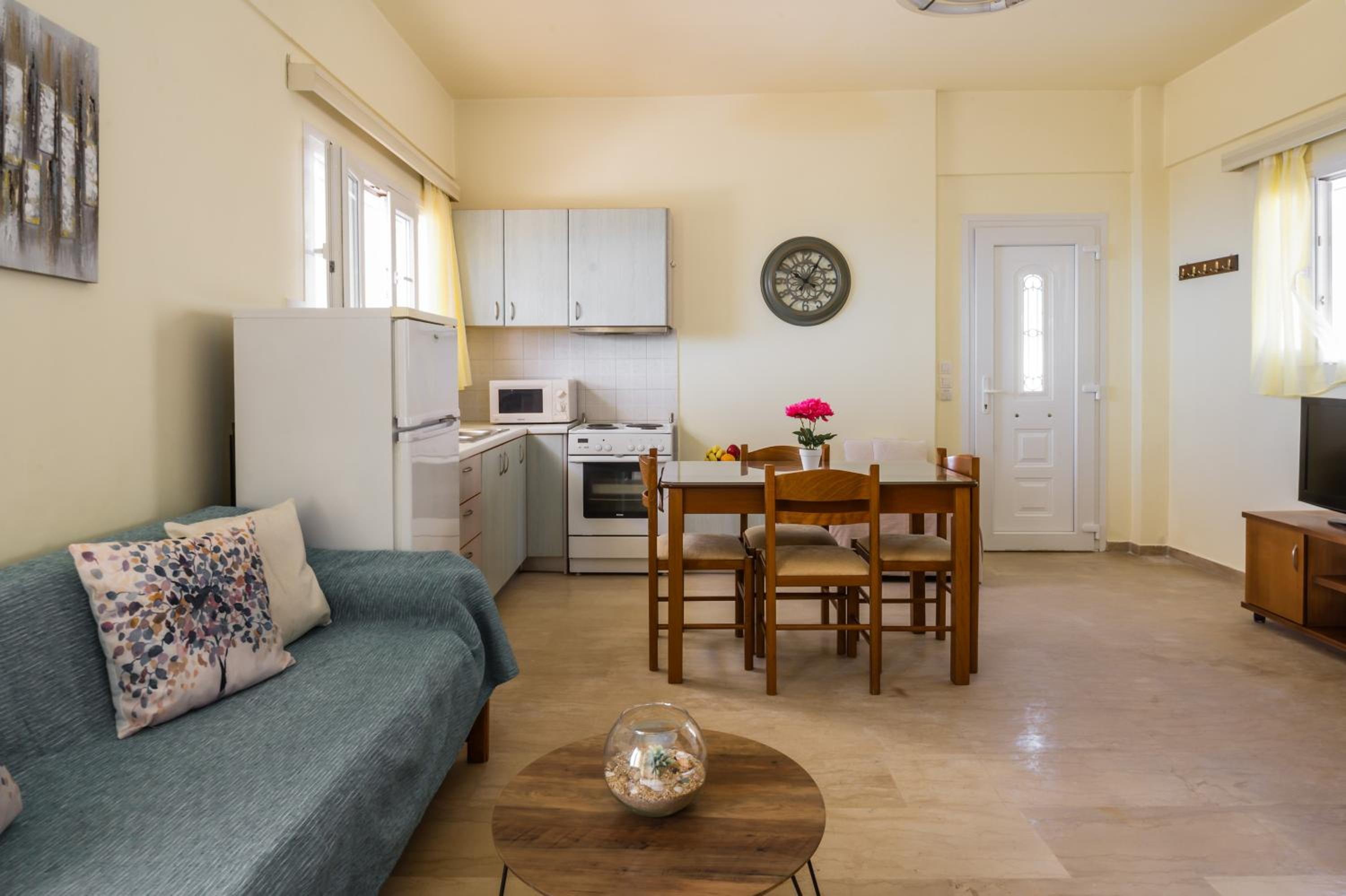 Two Bedroom Maisonette (2-6 Adults) photo 3