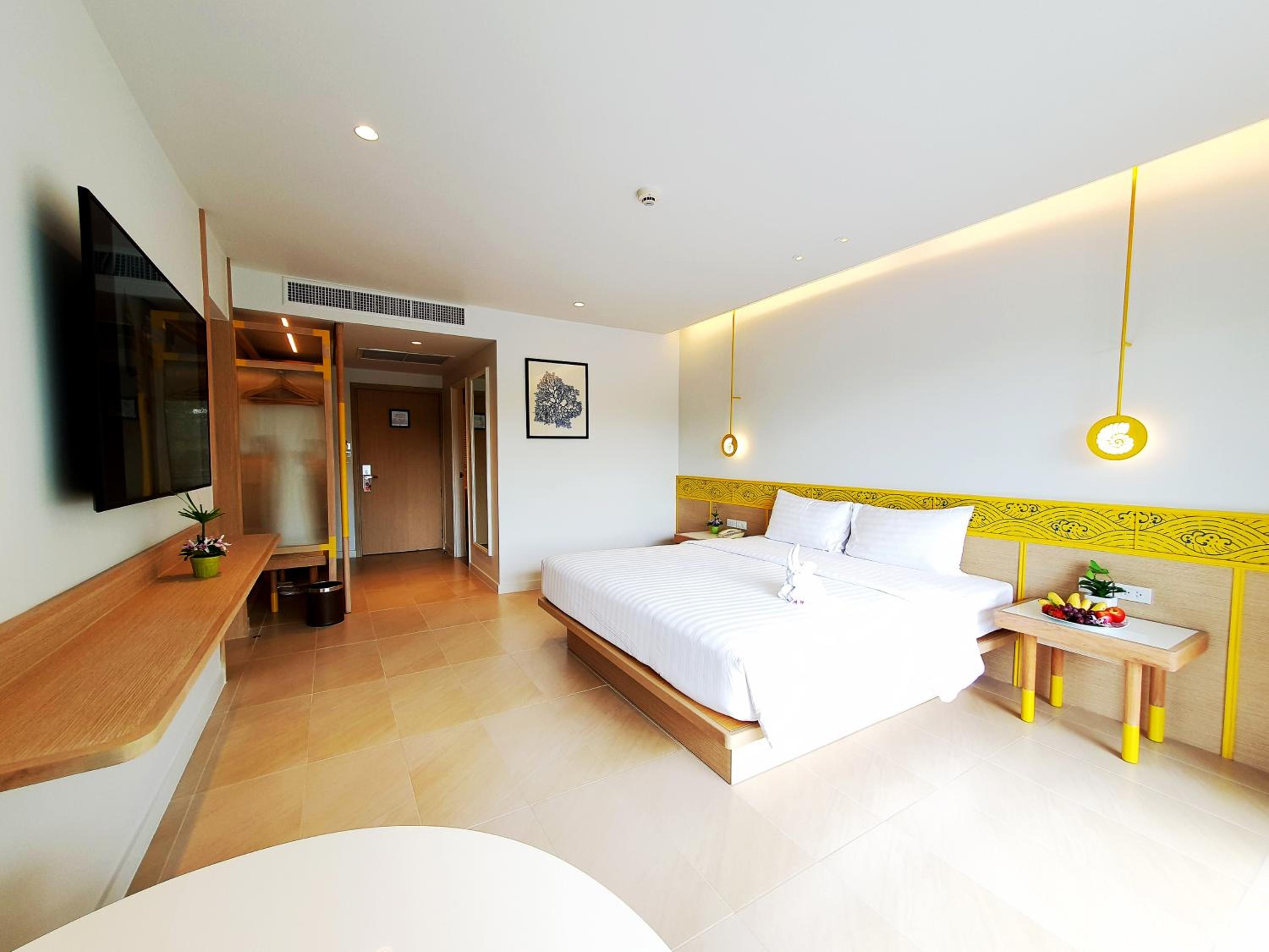 Deluxe King Room with Garden View - Photo 1