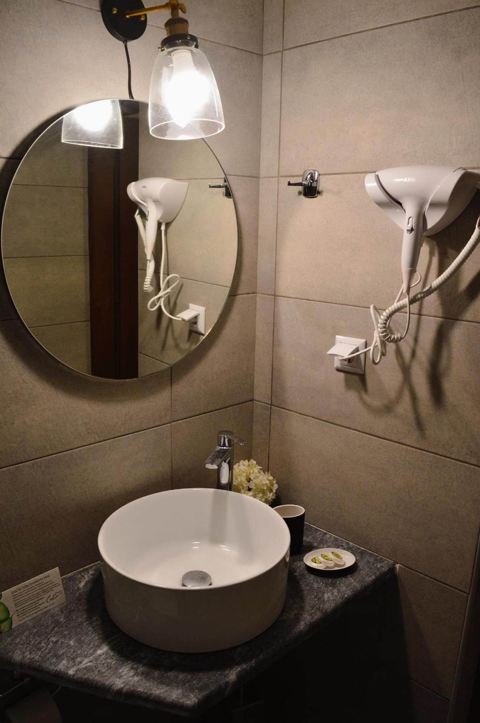 Deluxe Double or Twin Room with Balcony - Photo 3