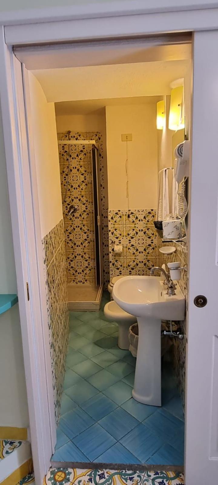 Economy Double Room - Photo 6
