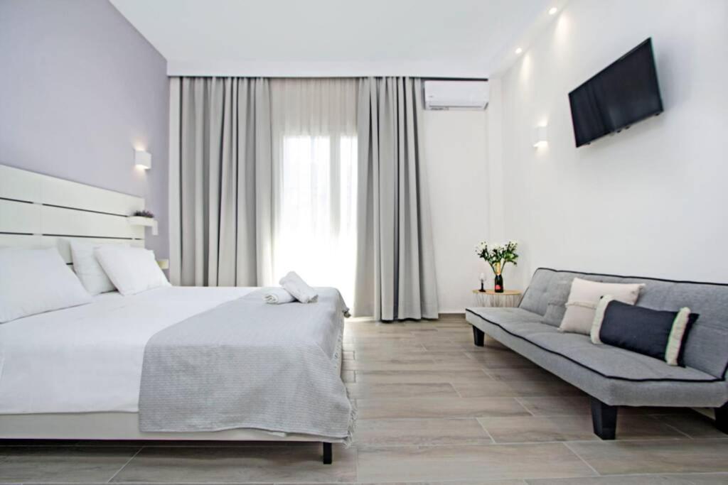 One-Bedroom Apartment - Photo 12