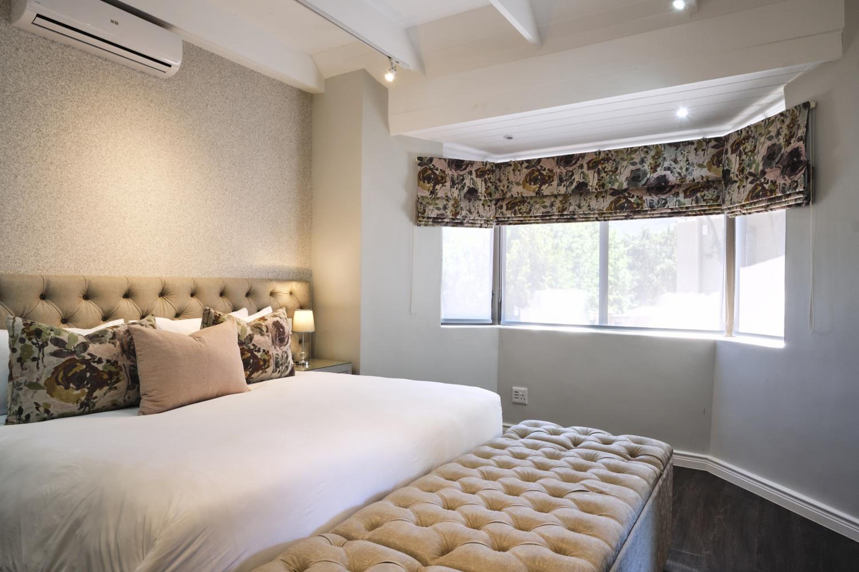Two-Bedroom Villa - Photo 10