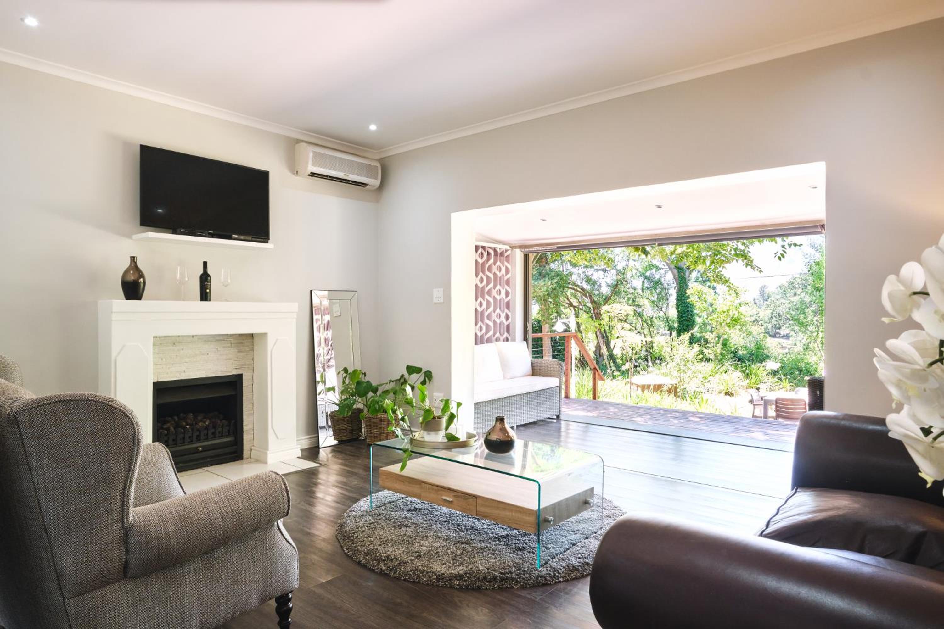 Two-Bedroom Villa - Photo 11