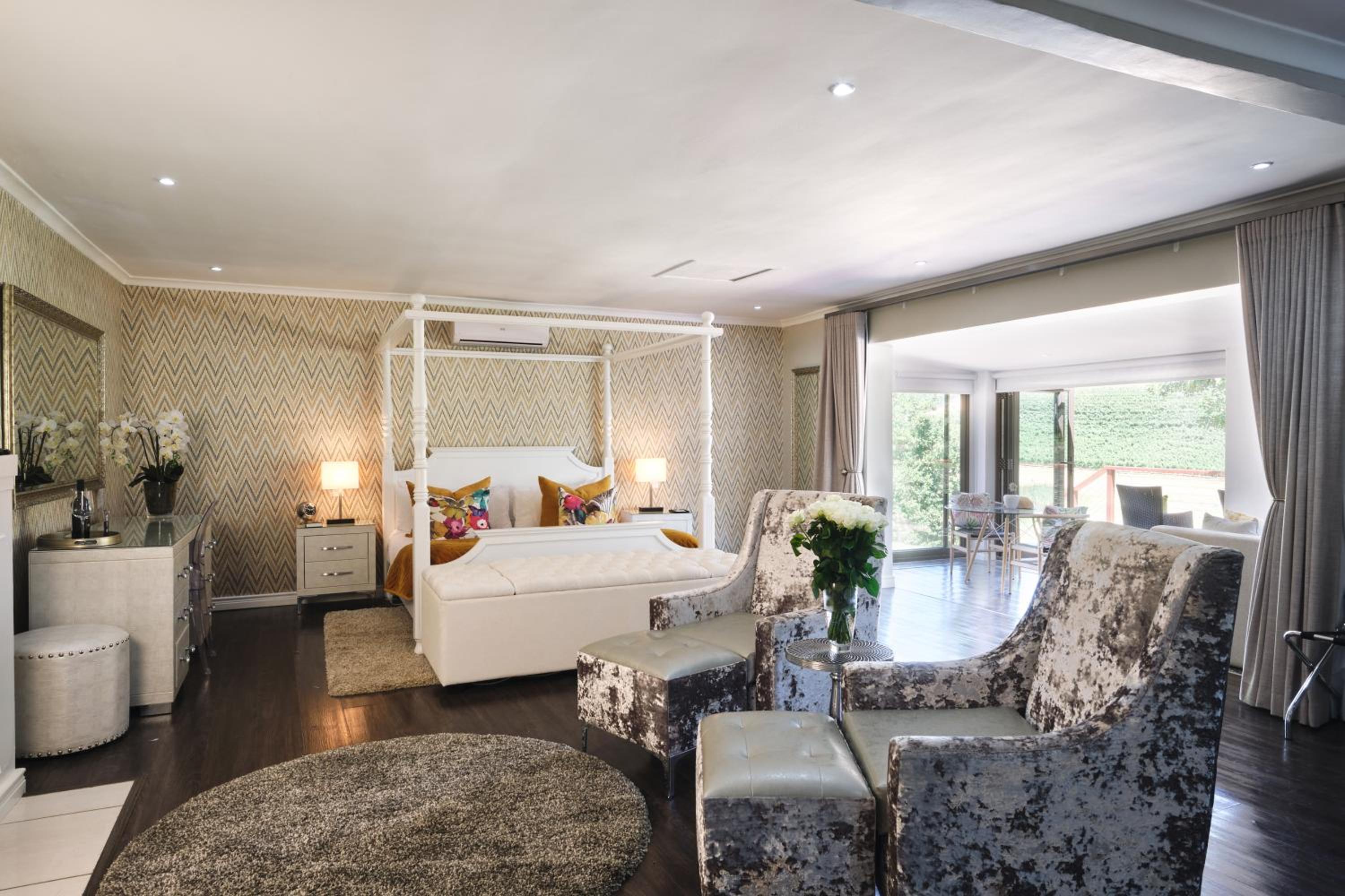 Executive Suite - Photo 1