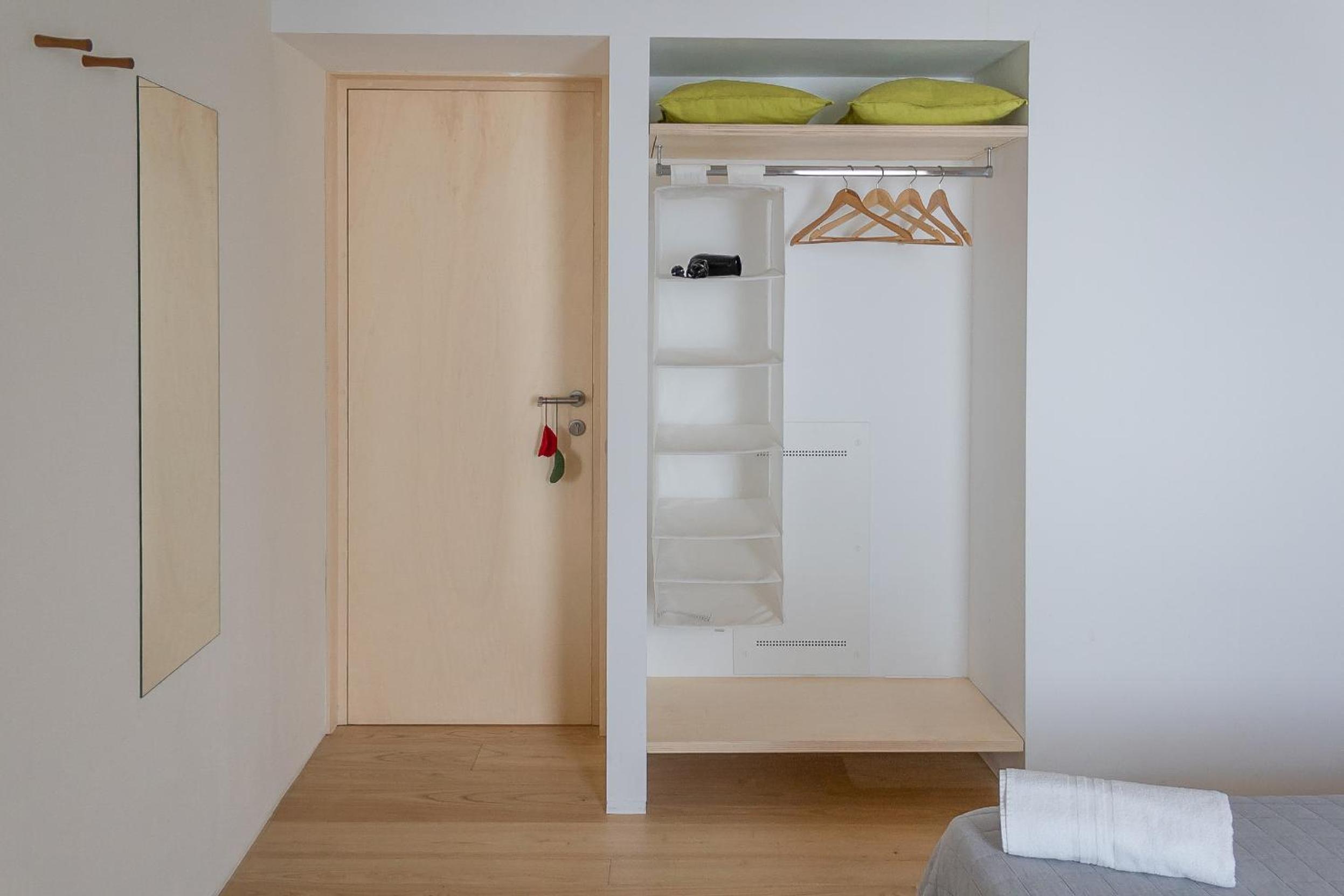 Double or Twin Room with Private Bathroom - Photo 4