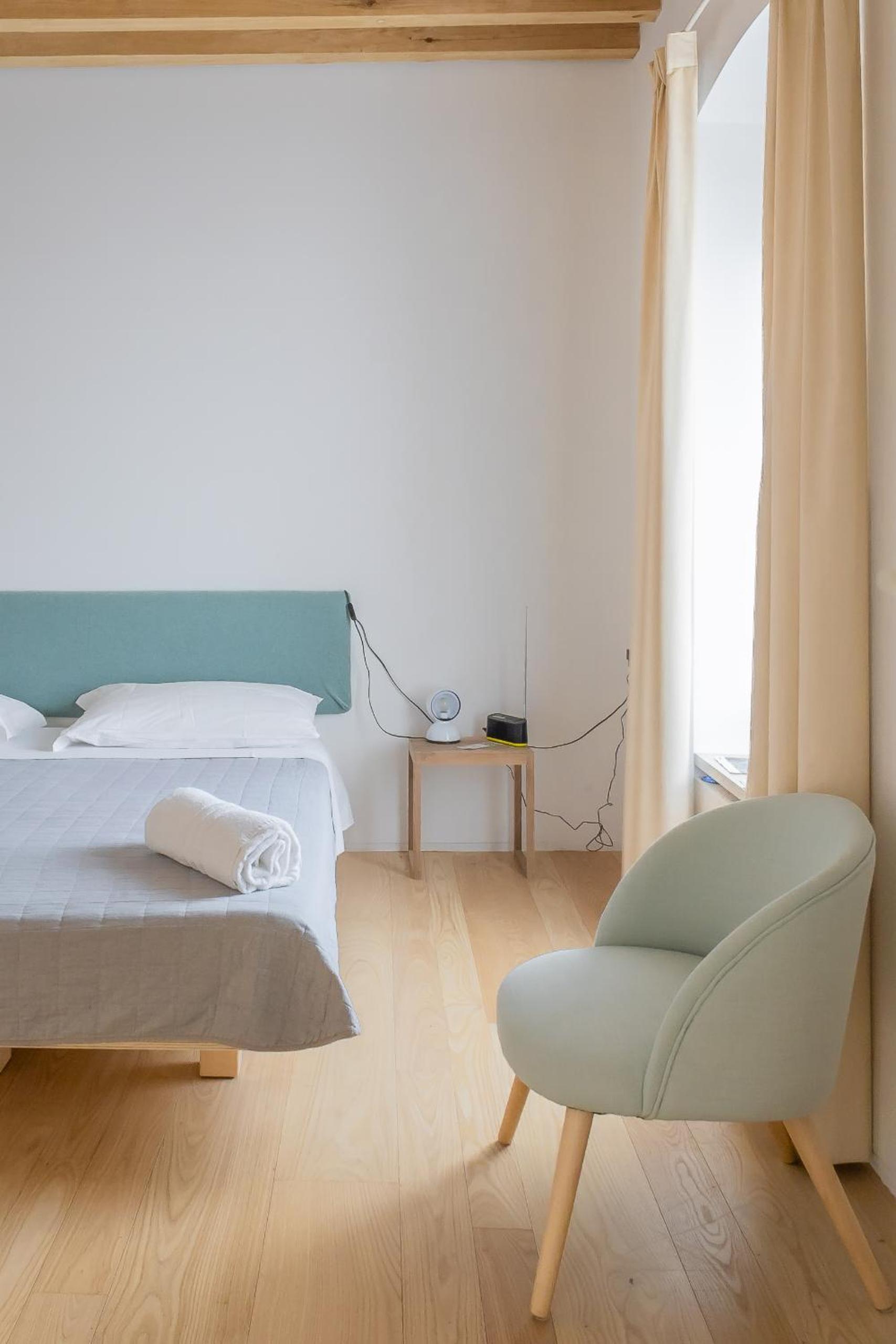 Double or Twin Room with Private Bathroom - Photo 2