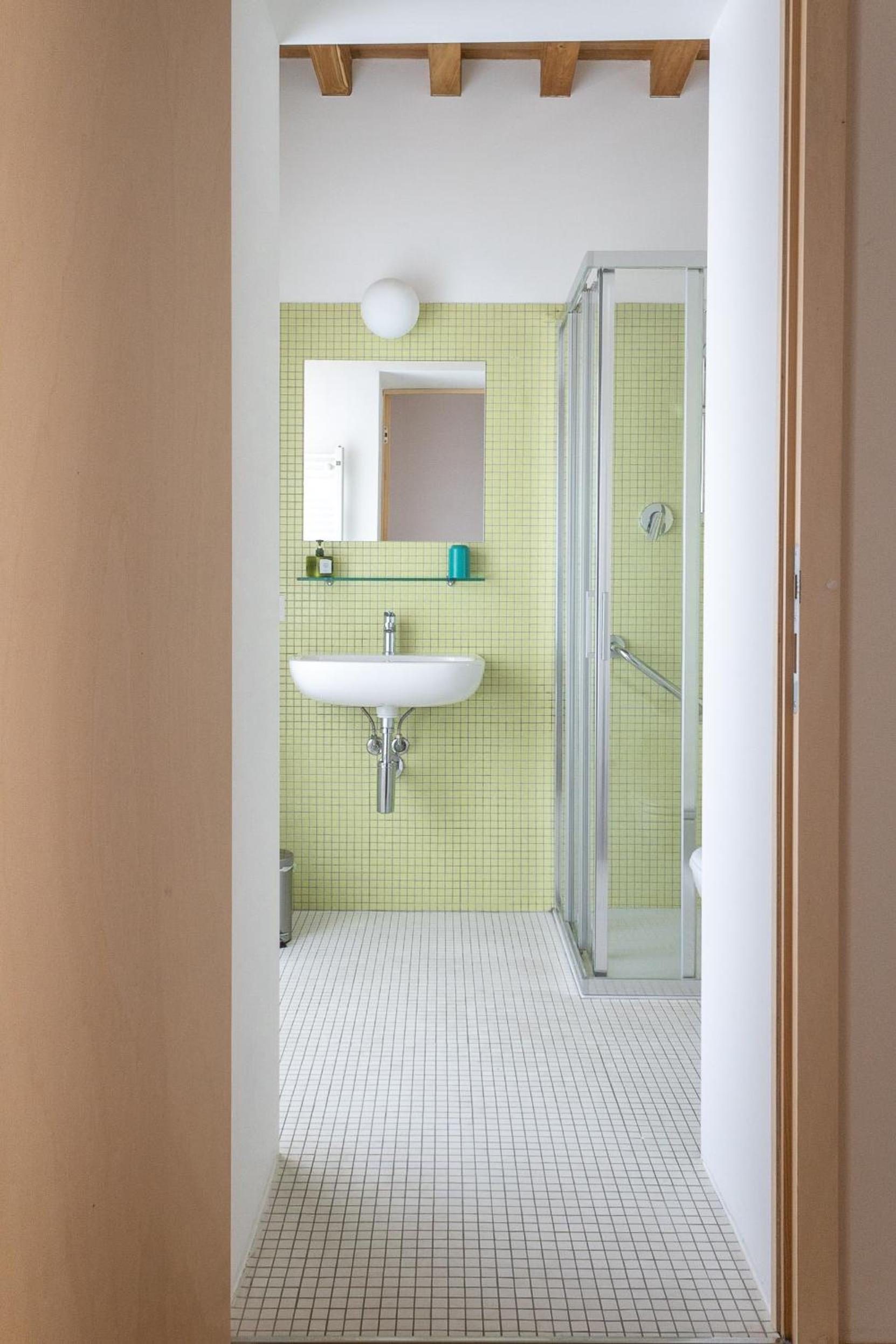 Double or Twin Room with Private Bathroom - Photo 6