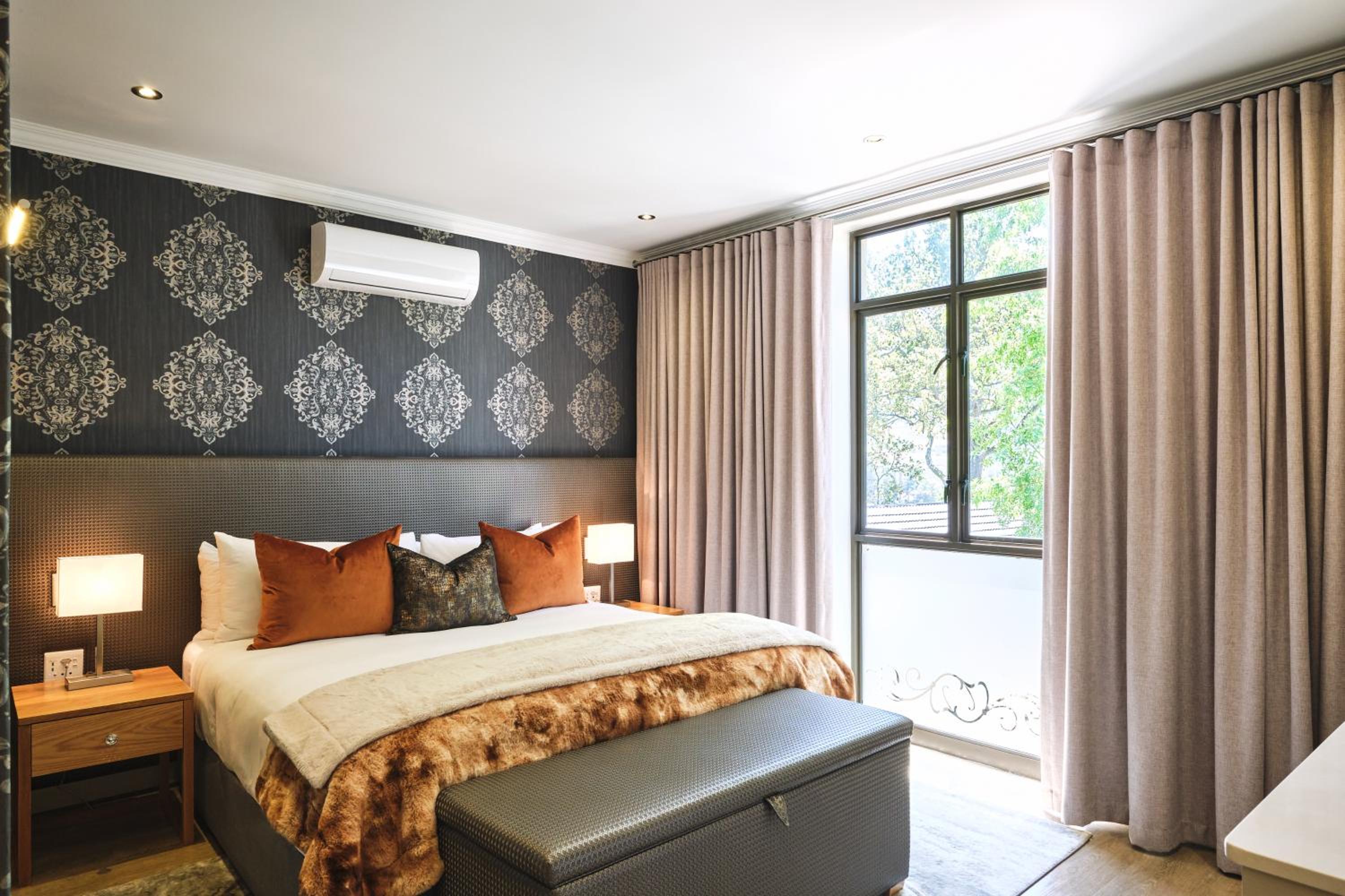 Premium King Room - Photo 1