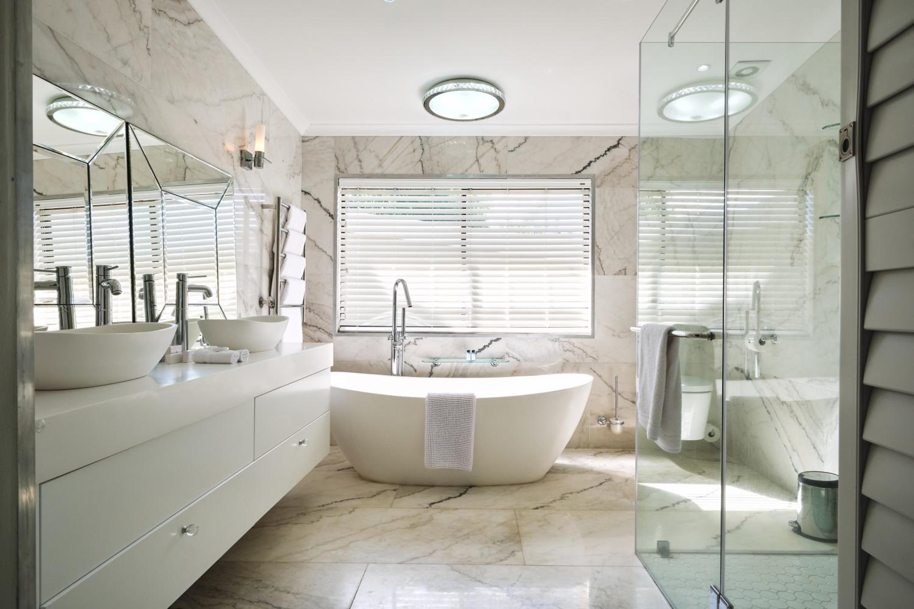 Superior Suite - Photo 7