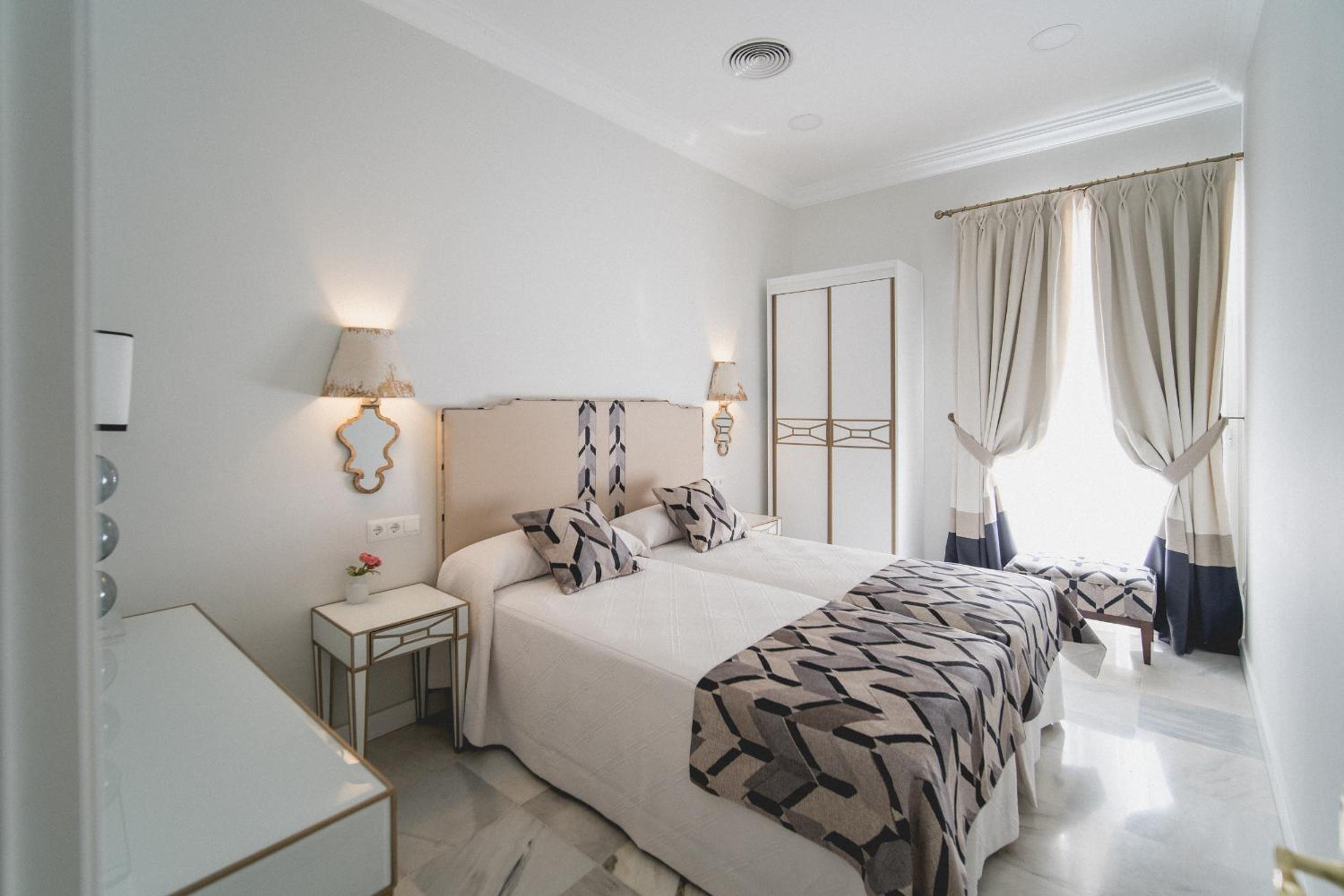 One-Bedroom Apartment with Double Bed - Photo 2