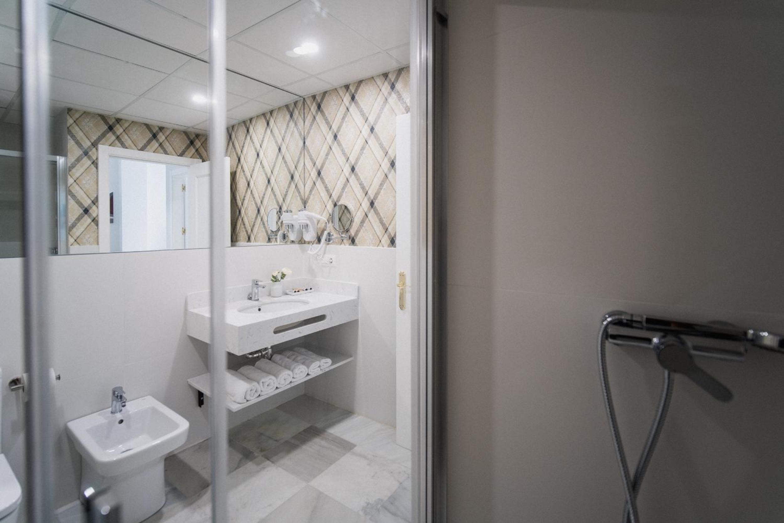 Deluxe Apartment with Double Bed - Photo 6