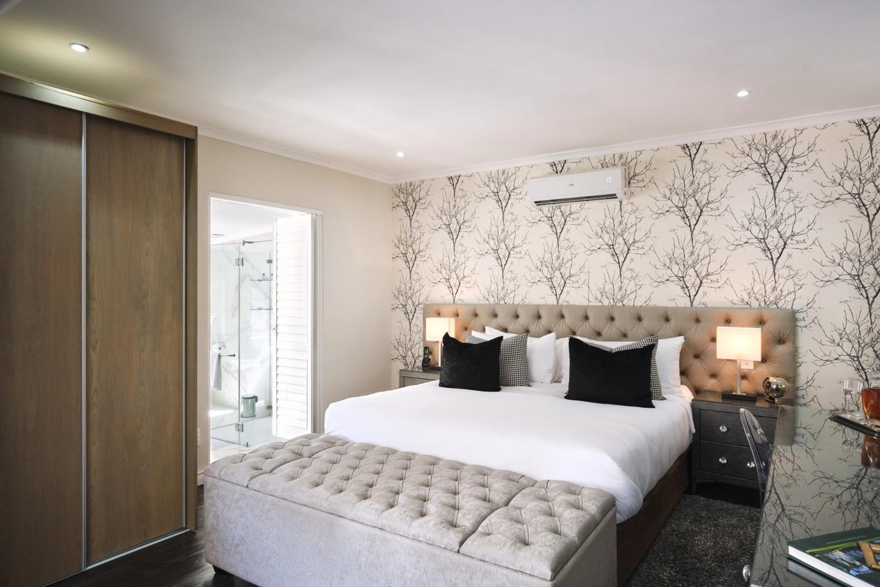 Superior Suite - Photo 3