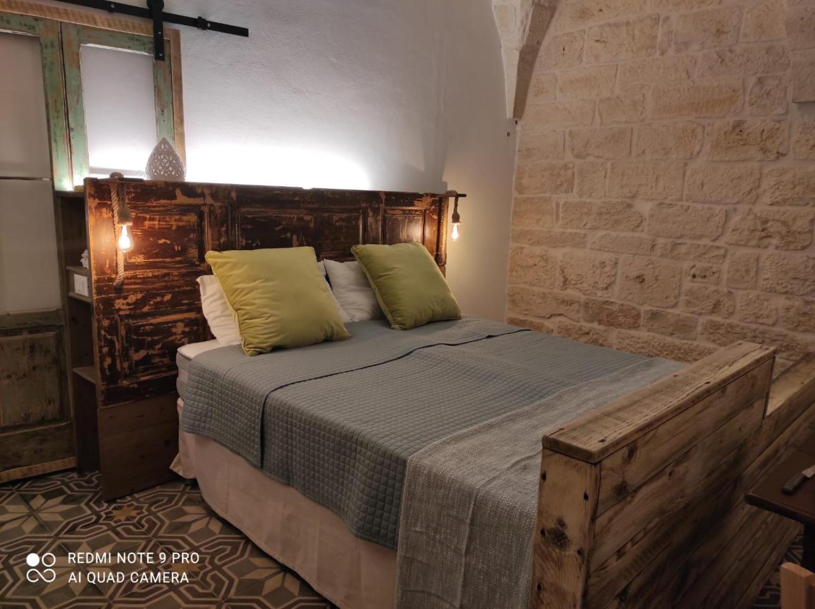Suite - Photo 1