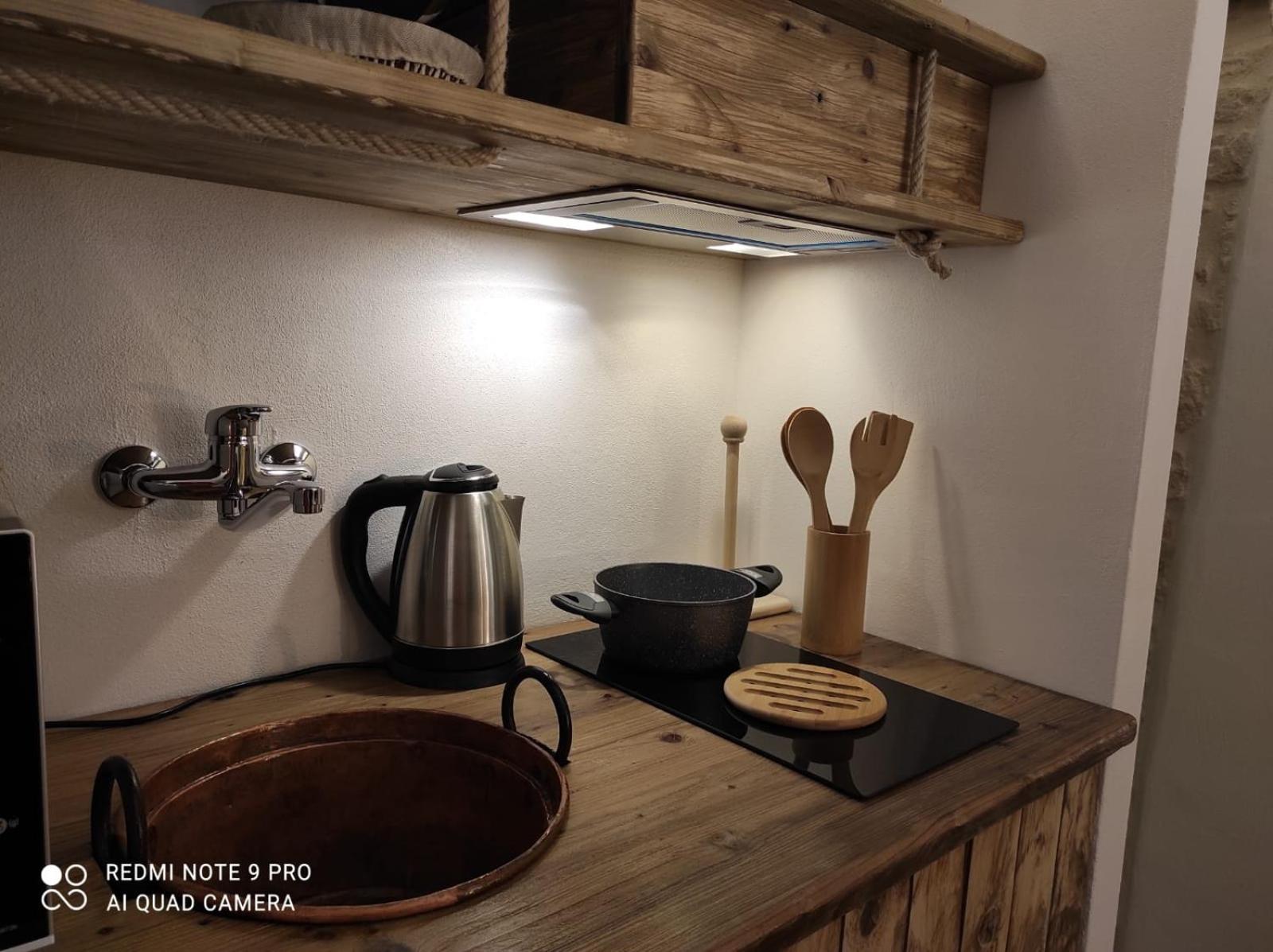 Suite - Photo 10