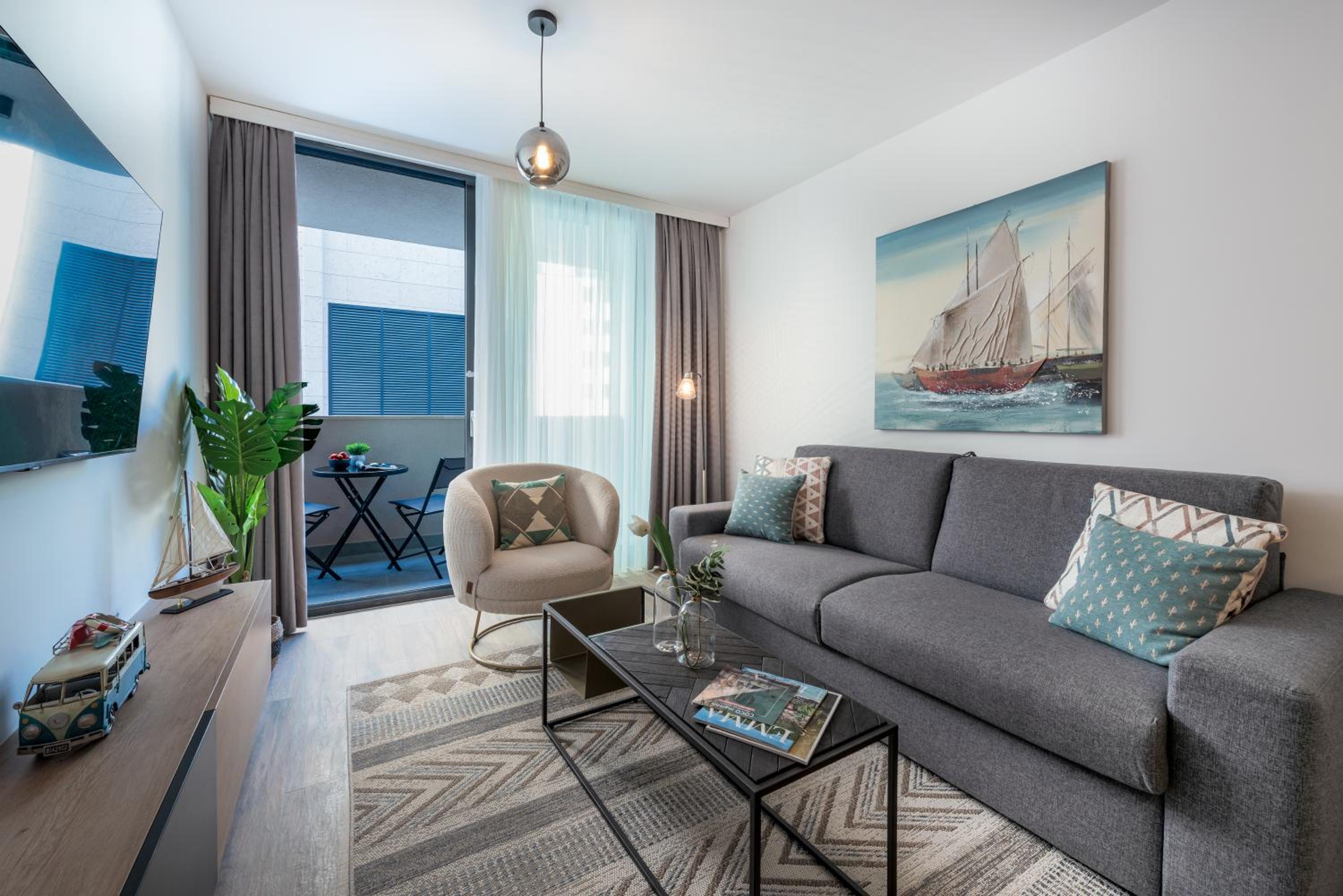 Deluxe Apartment