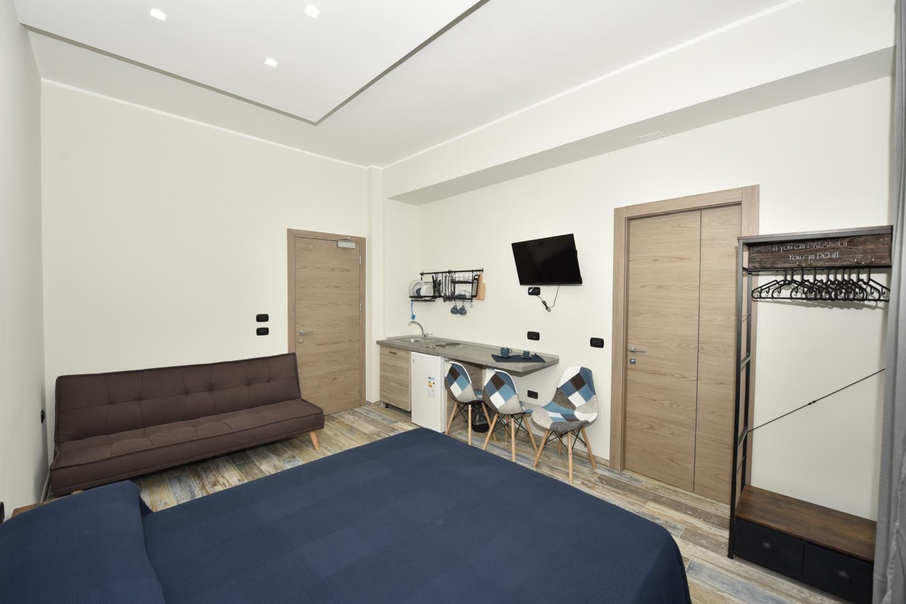 Family Room with Terrace - Photo 2