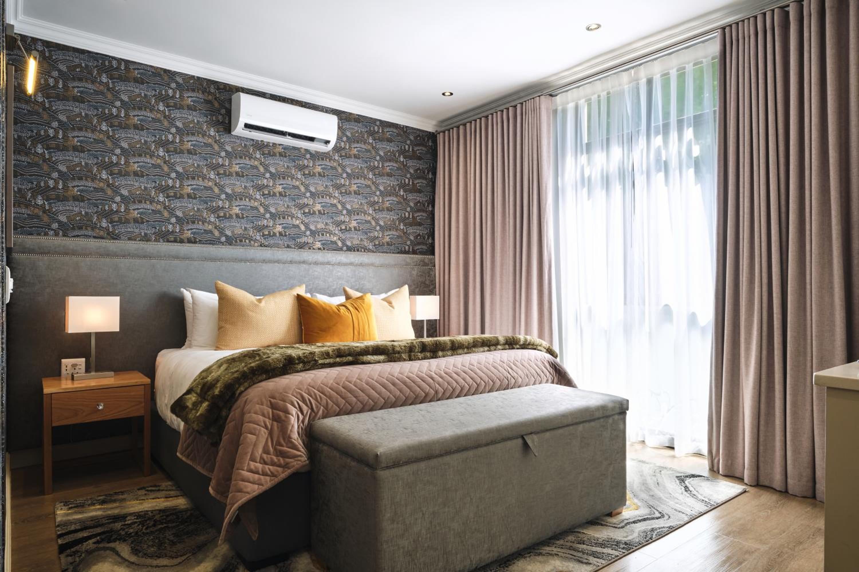 Superior King Room - Photo 1