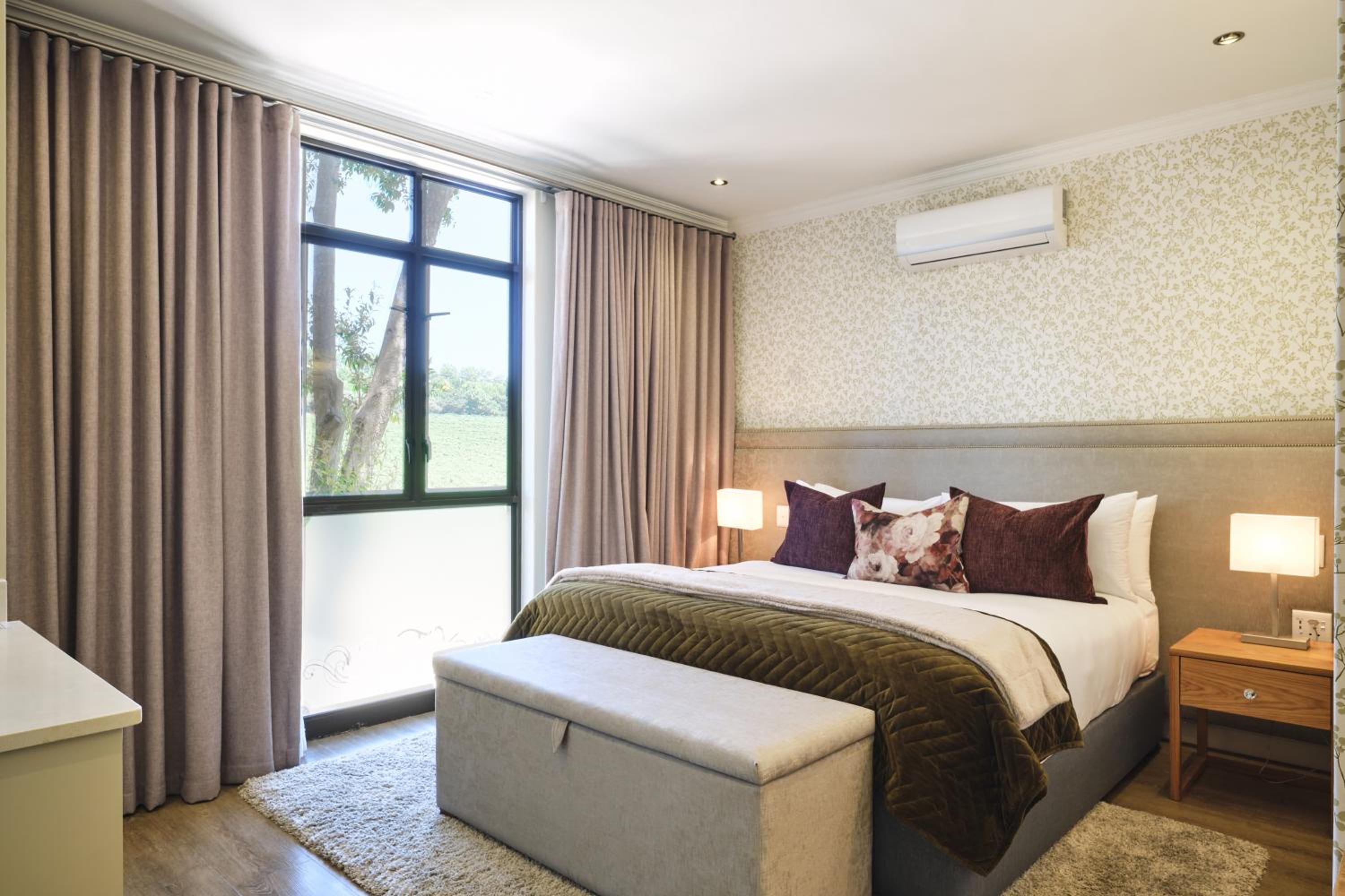 Deluxe King Room - Photo 1