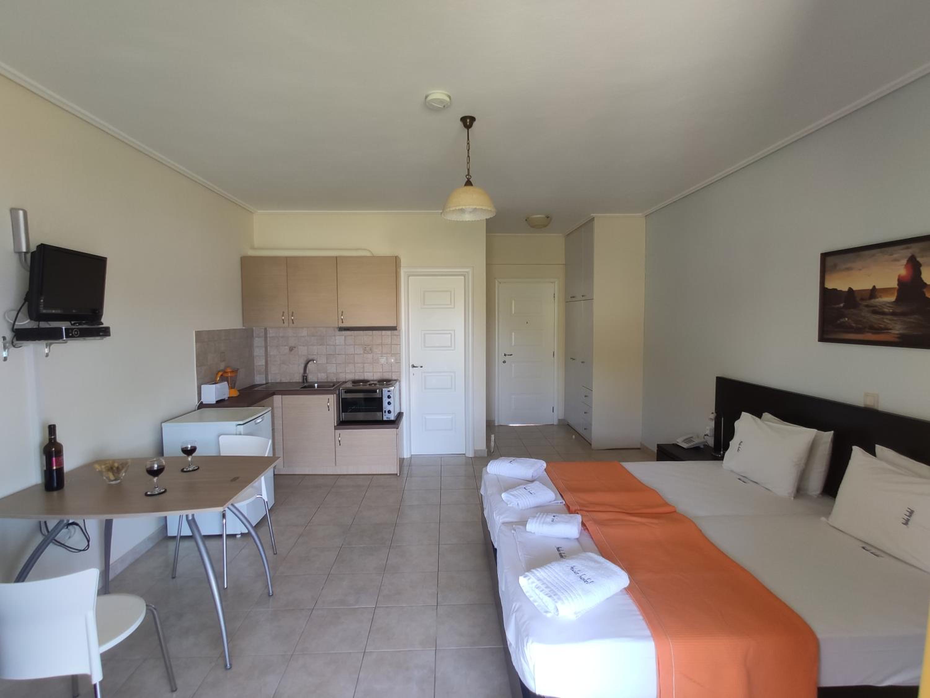 Studio with Sea View (2 Adults) - Photo 2