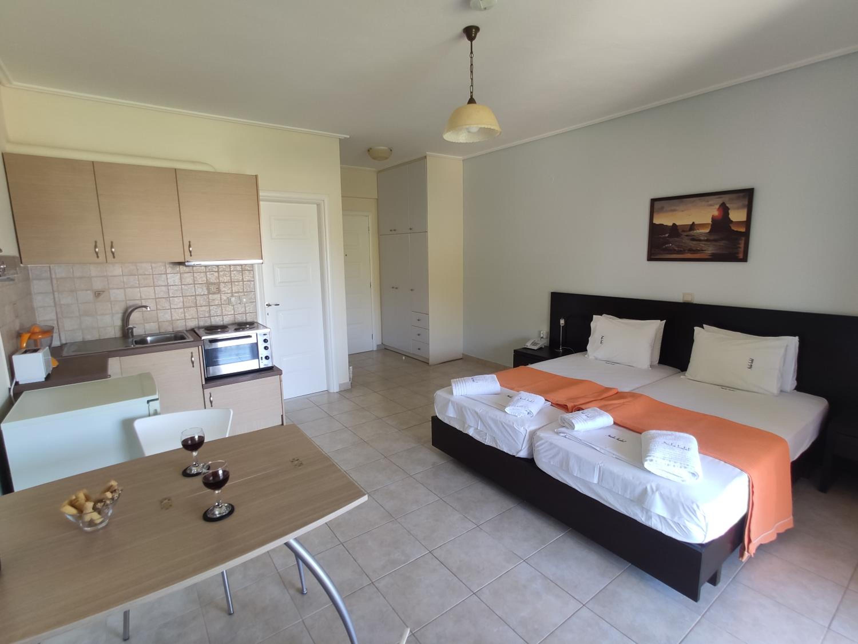 Studio with Sea View (2 Adults) - Photo 13