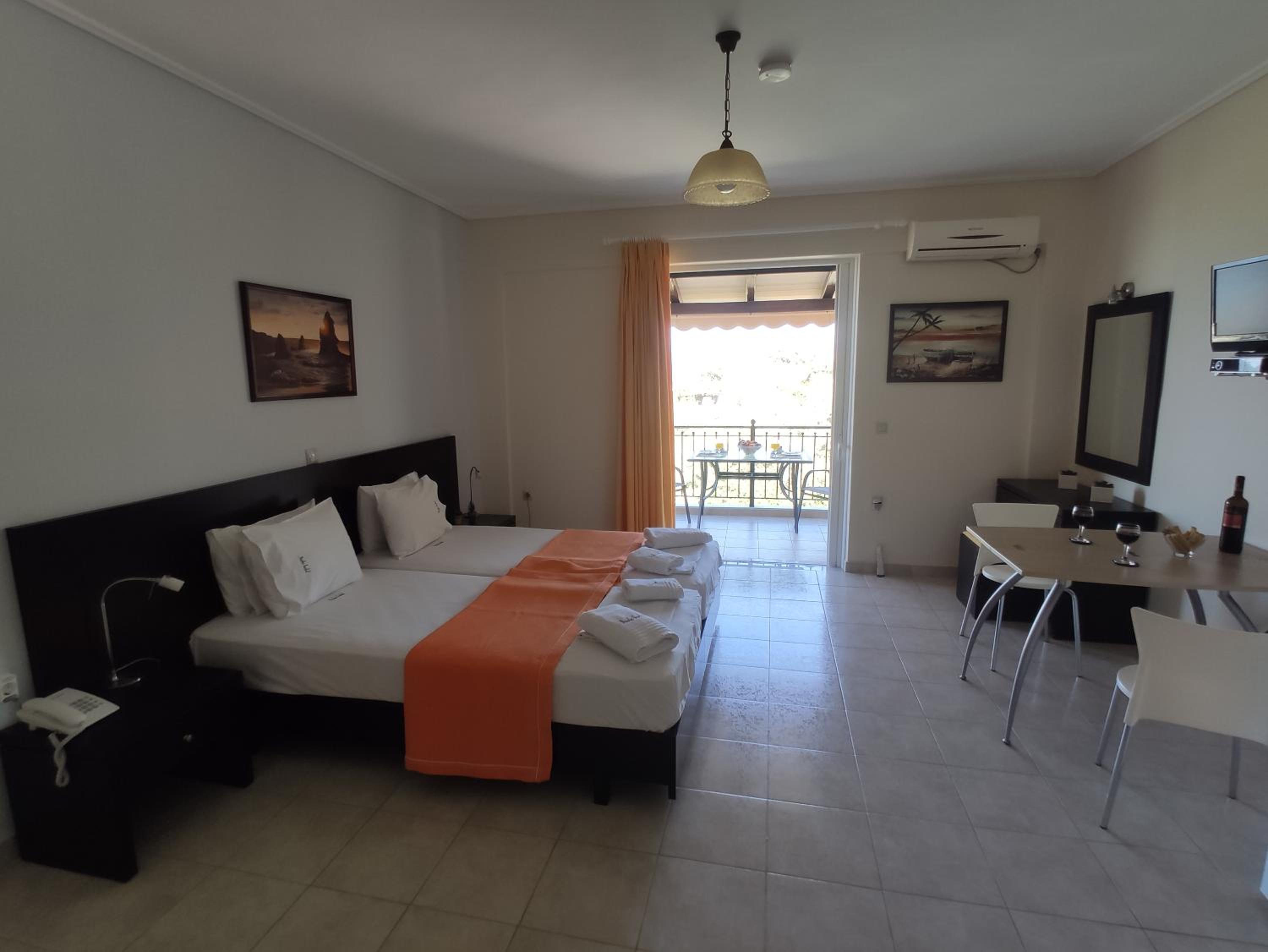 Studio with Sea View (2 Adults) - Photo 12