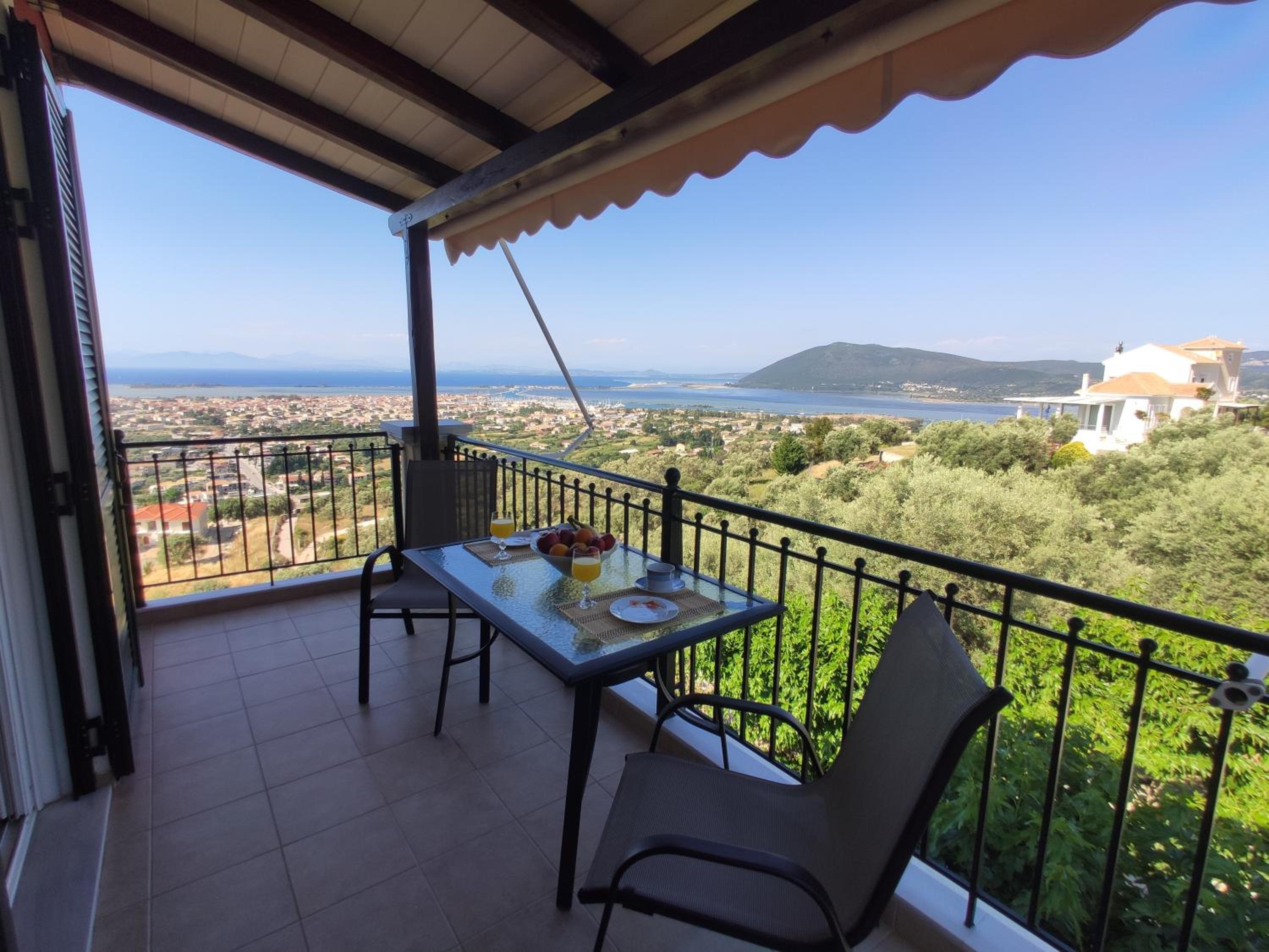 Studio with Sea View (2 Adults) - Photo 4