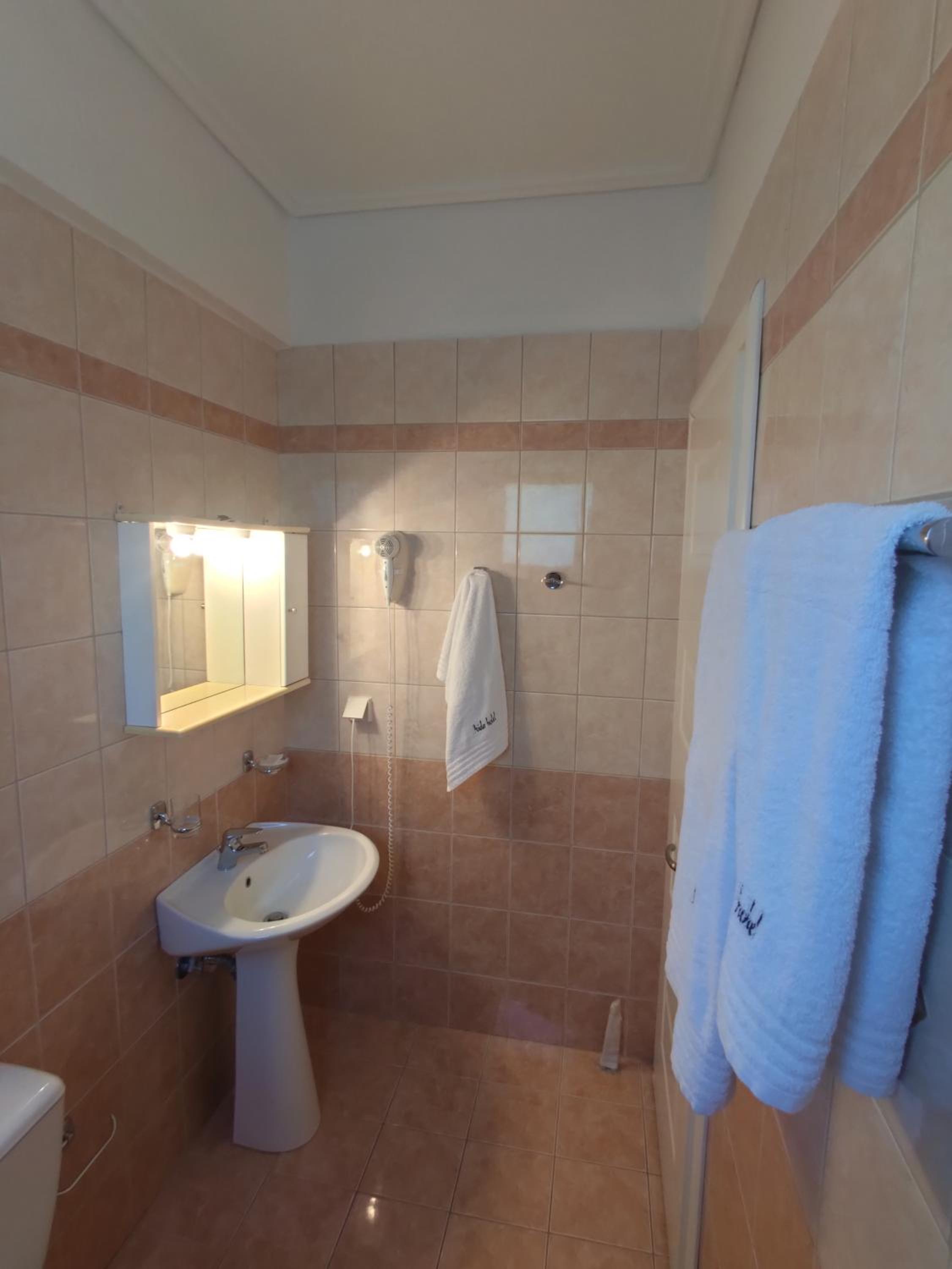 Studio with Sea View (2 Adults) - Photo 11