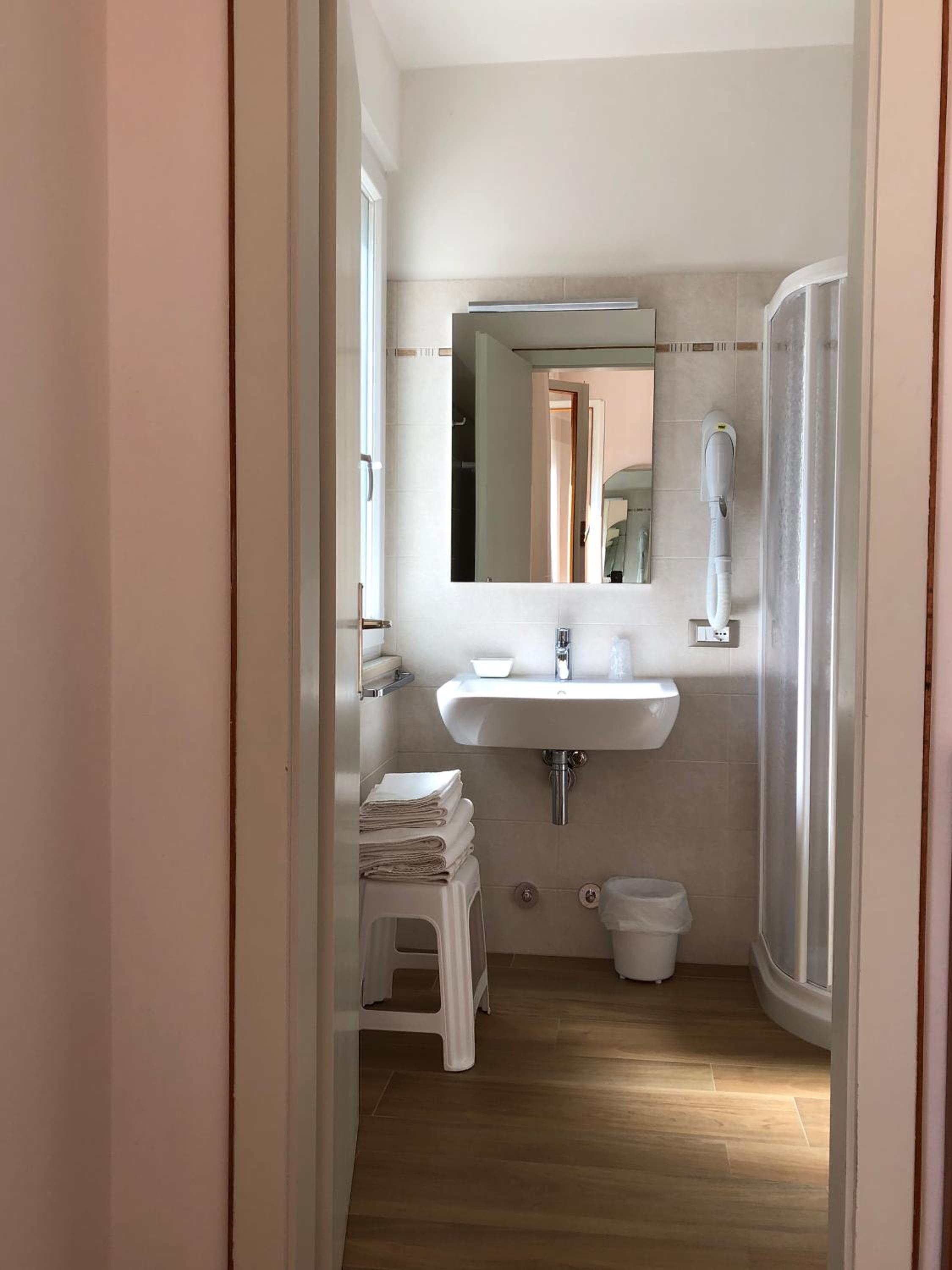 Double or Twin Room with Mountain View - Photo 2