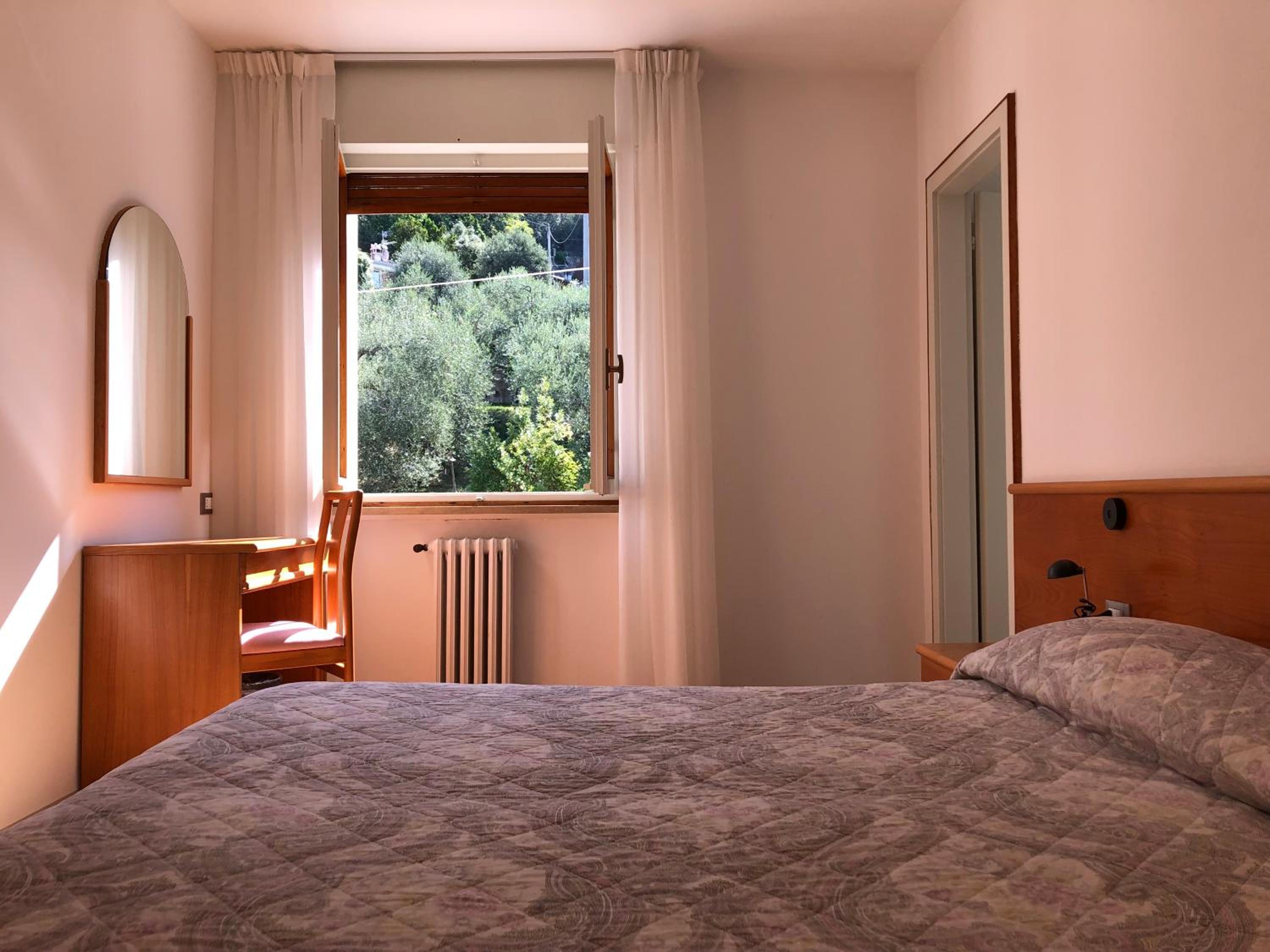 Double or Twin Room with Mountain View - Photo 1