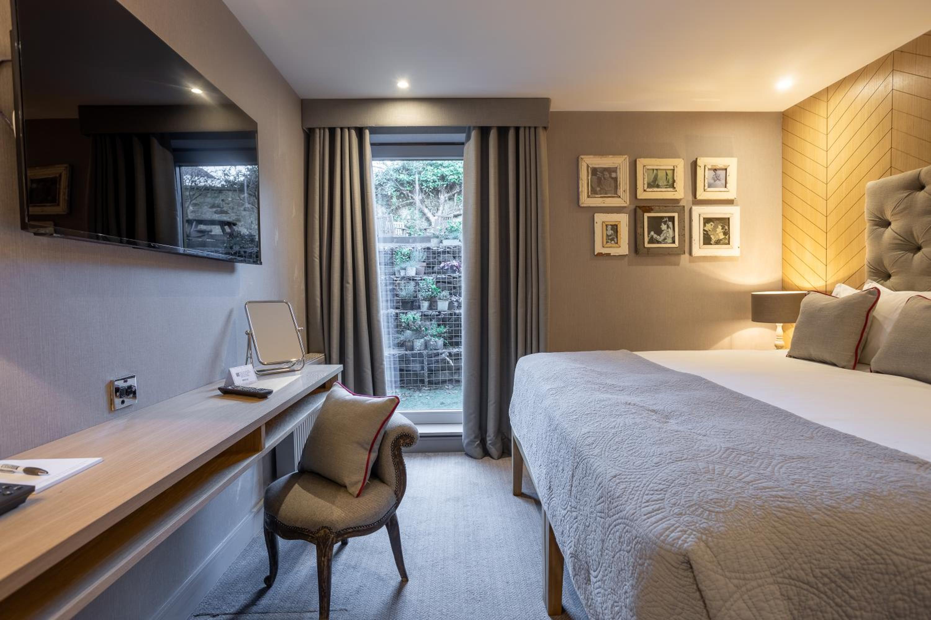 Classic Double or Twin Room - Photo 7
