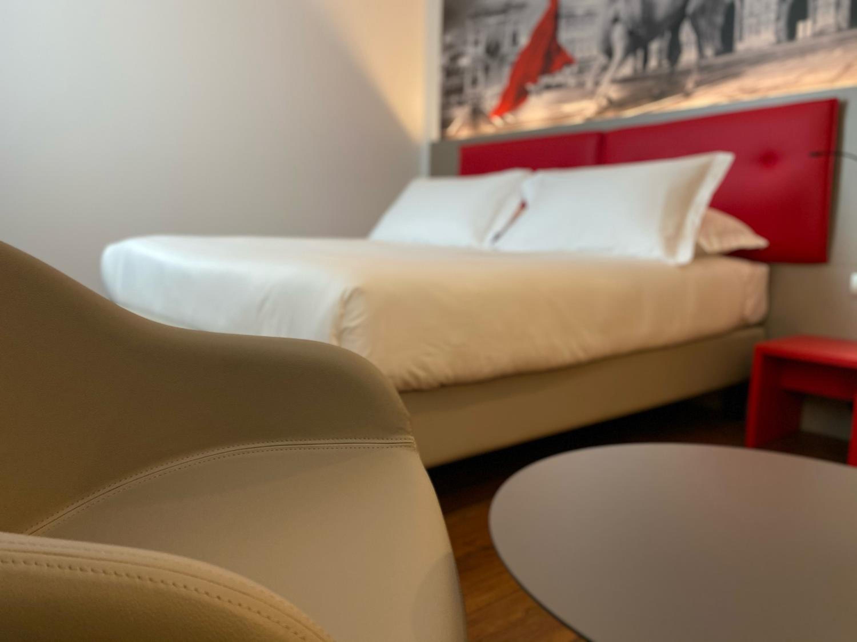 Lounge Plus Room