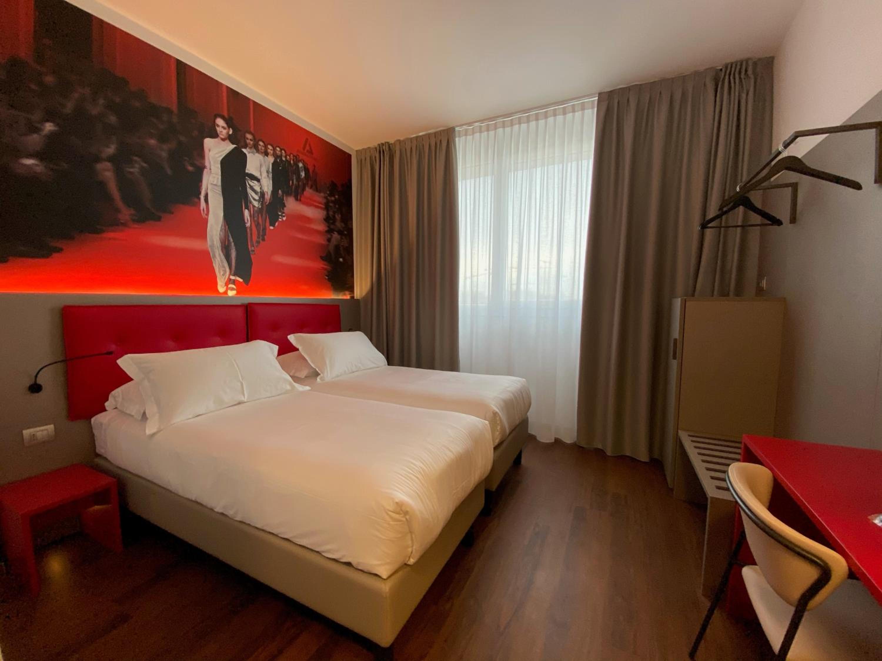 Comfort Twin Room thumbnail 5