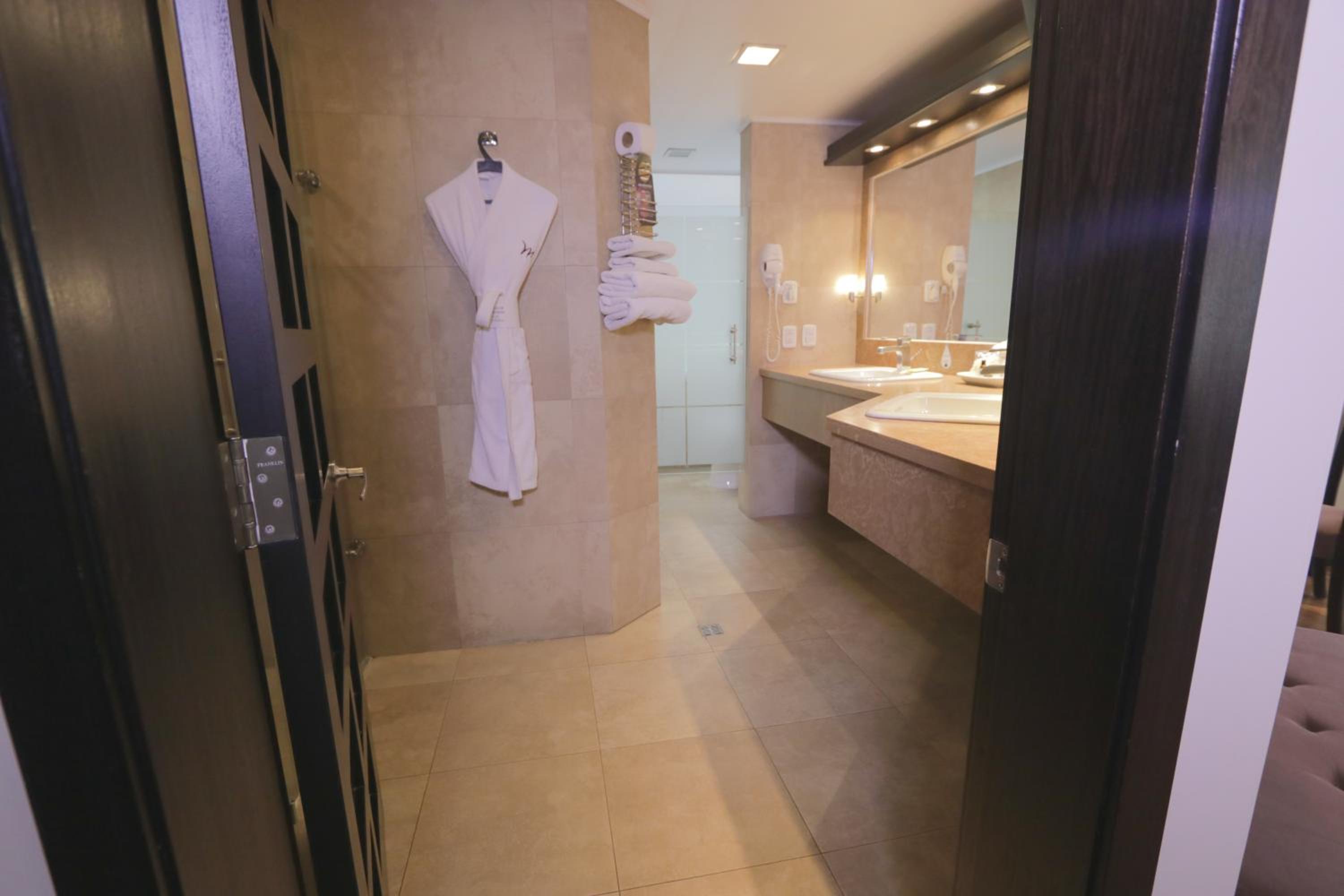 Deluxe Twin Room - Photo 4