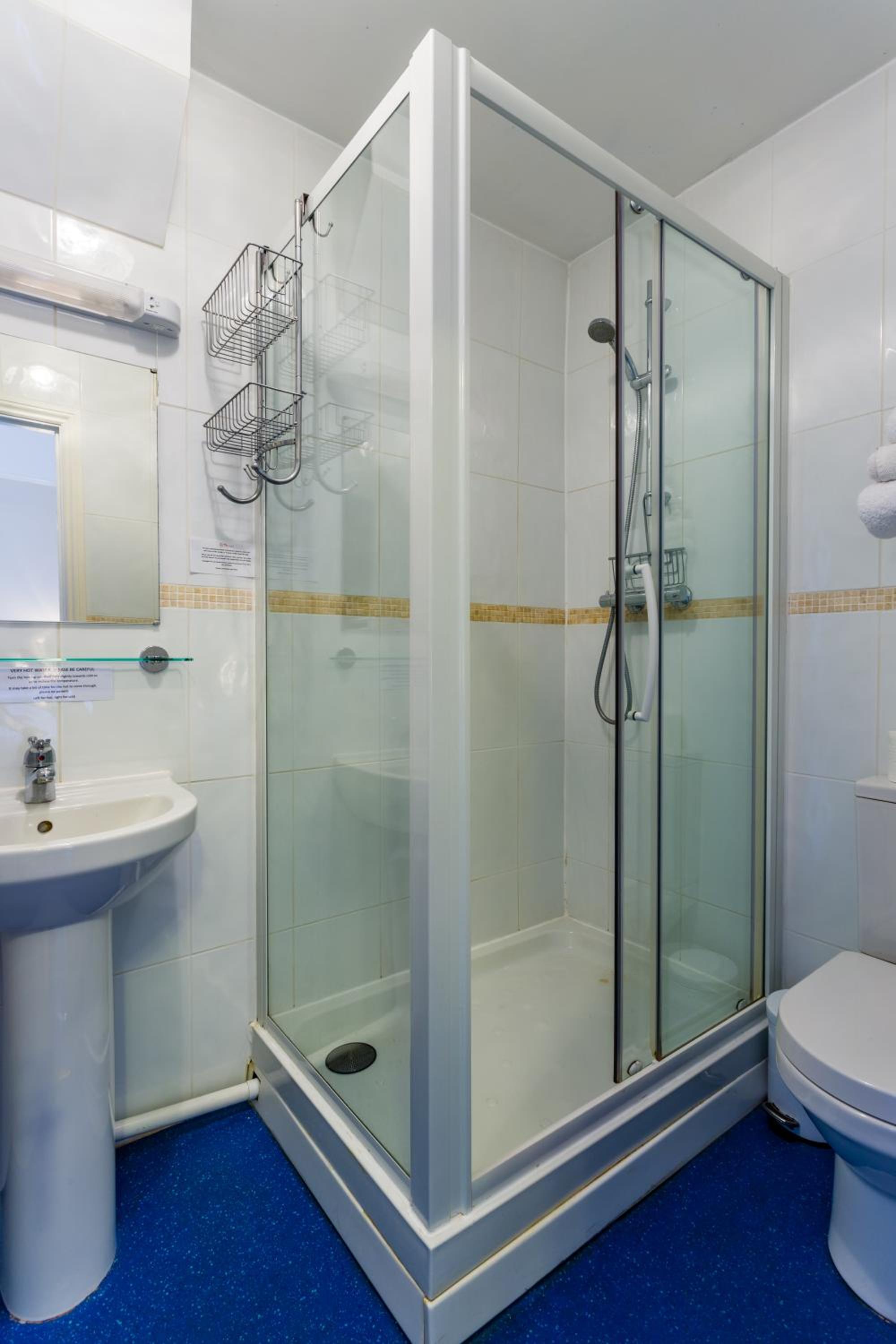 Double Room - Photo 5