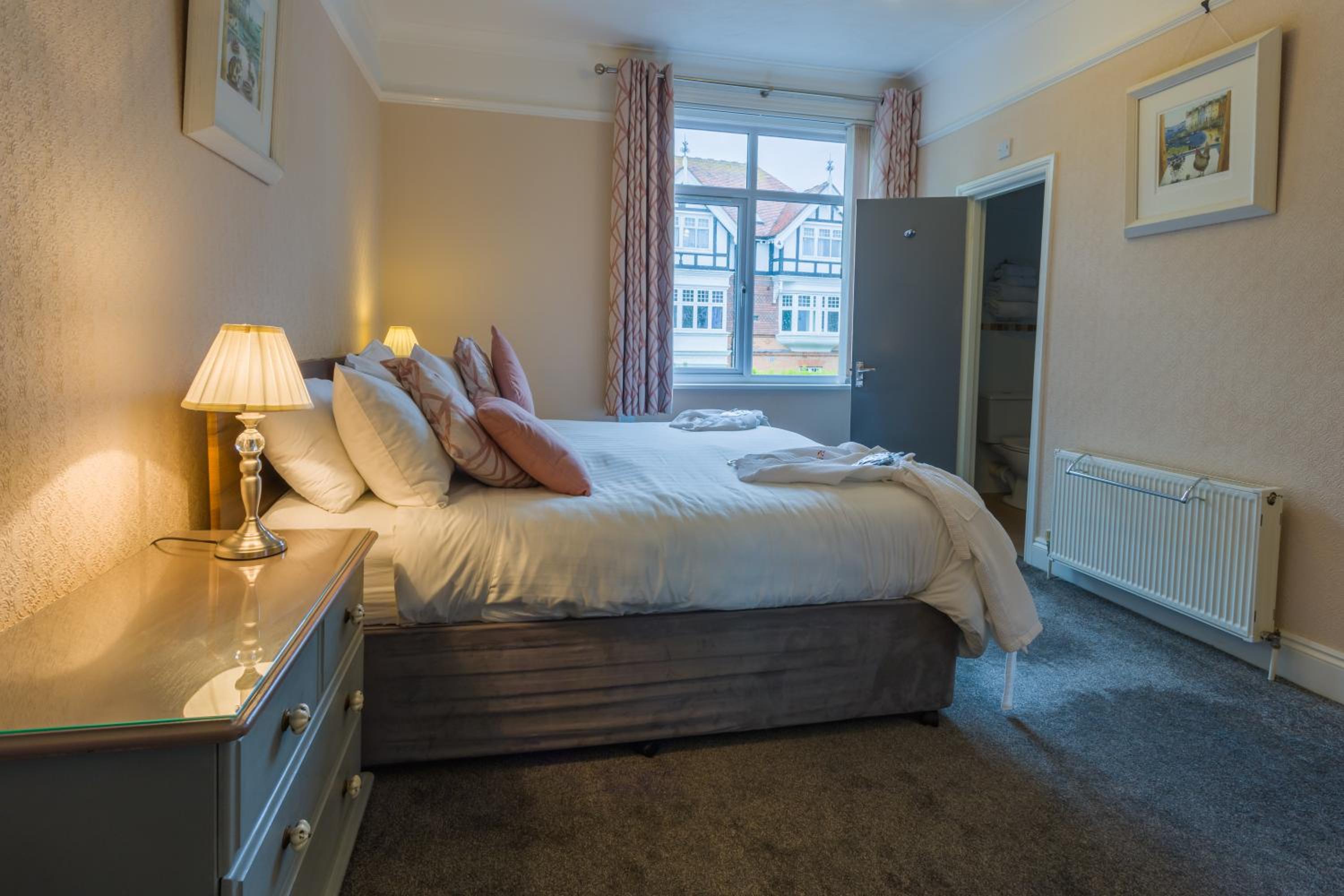 Premier King Room photo 3