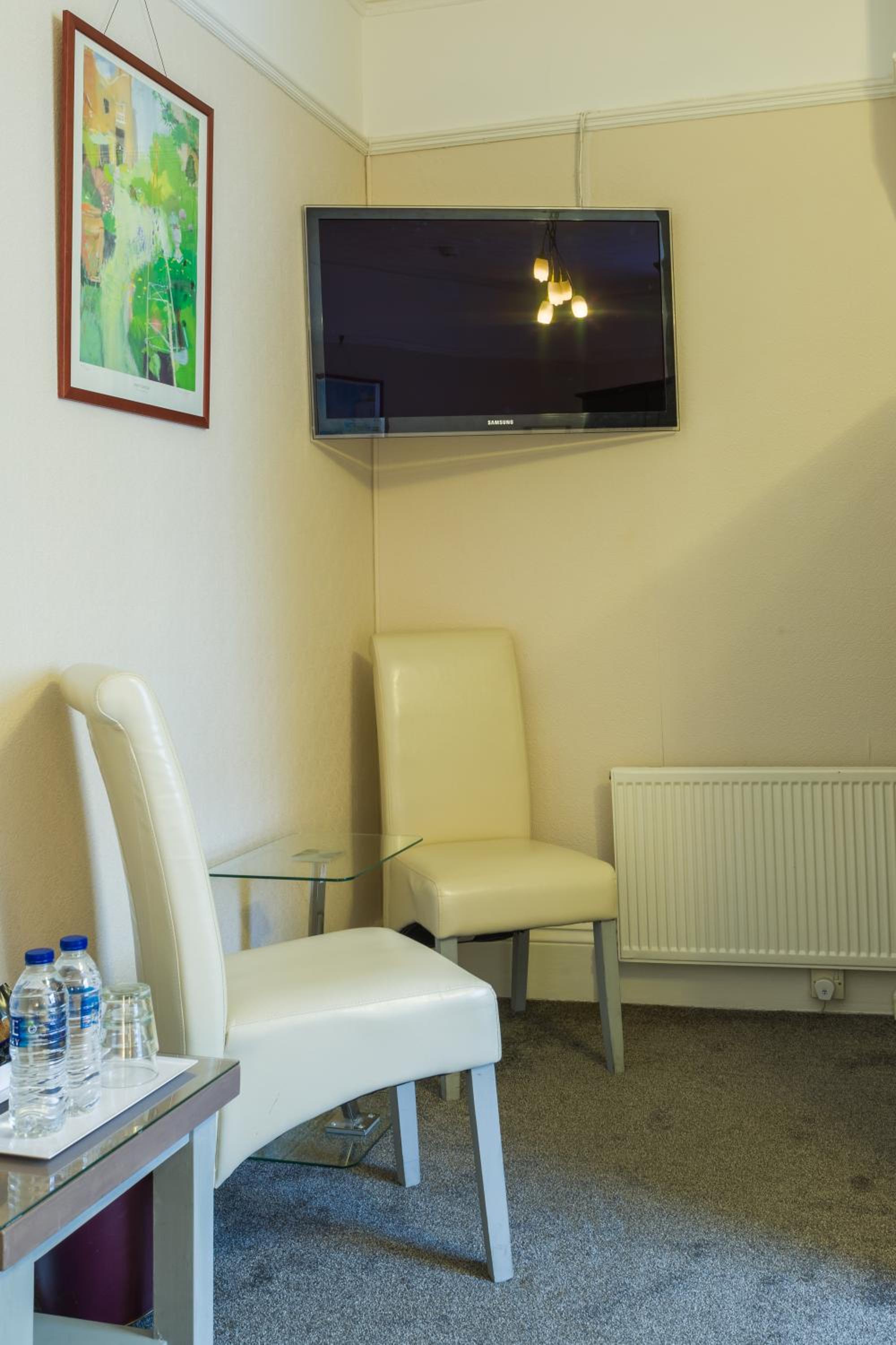 Twin Room - Photo 3