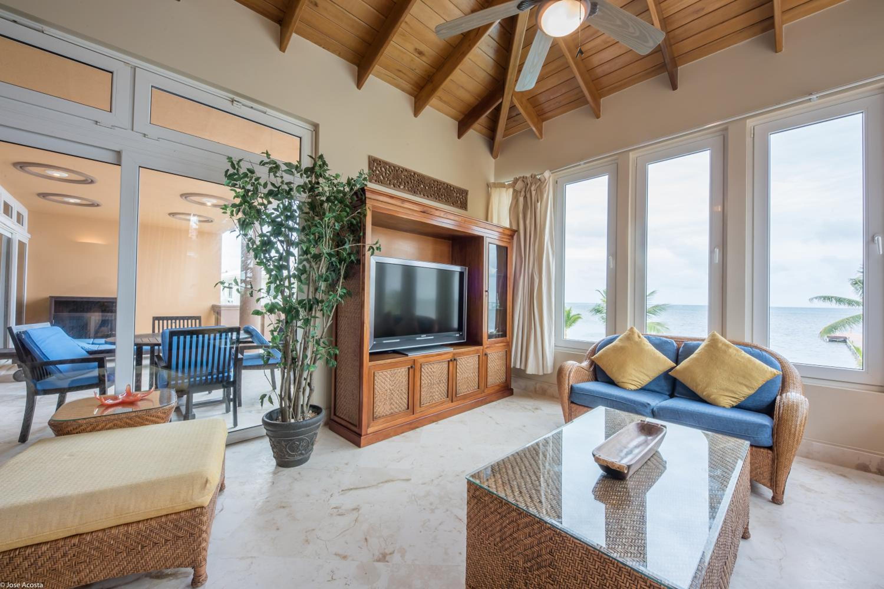 Beachfront Villa Del Mar