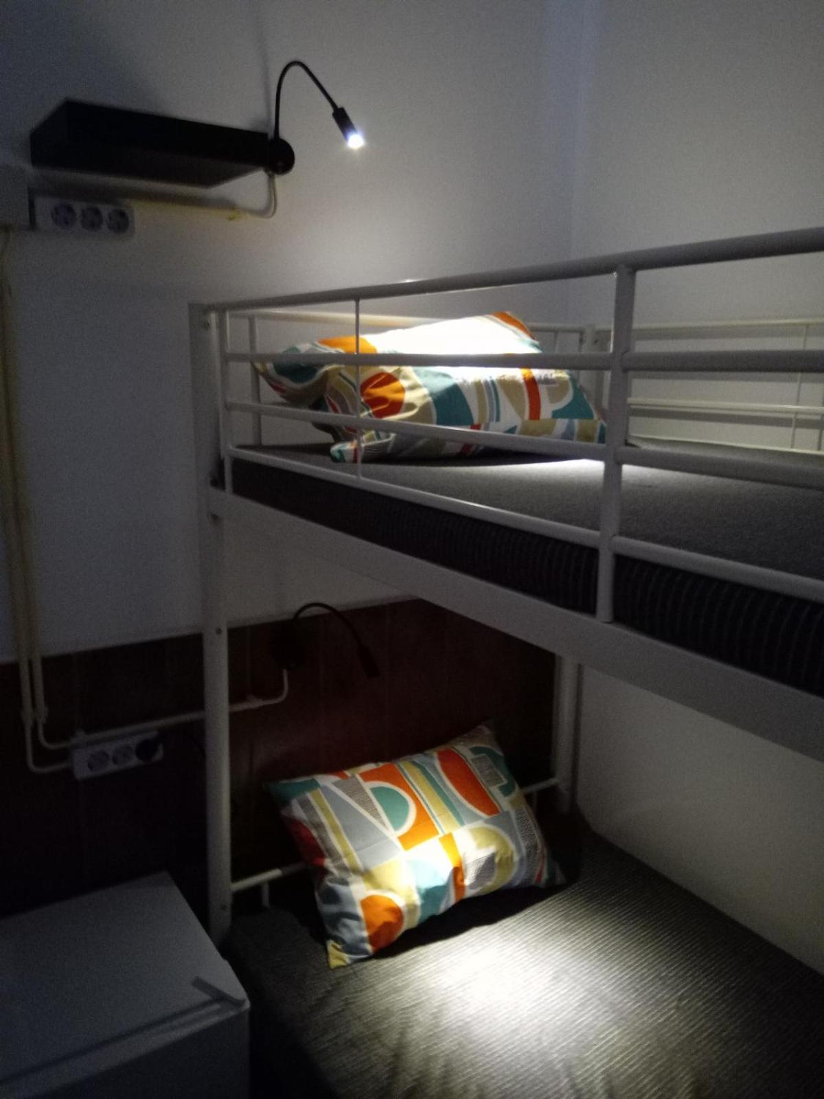 Bed in 8-Bed Mixed Dormitory Room photo 1
