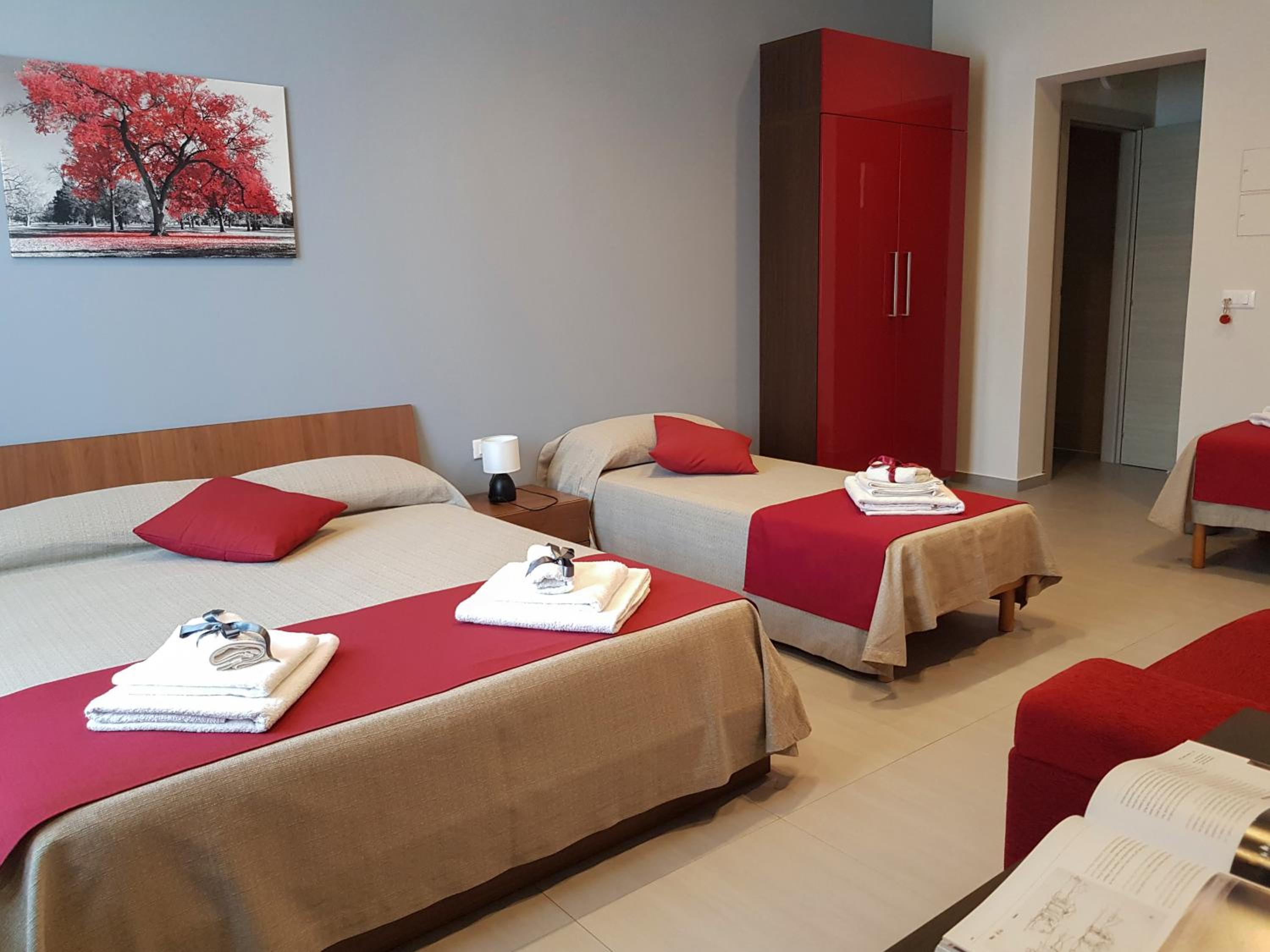 Quadruple Room with Private Bathroom - Photo 1