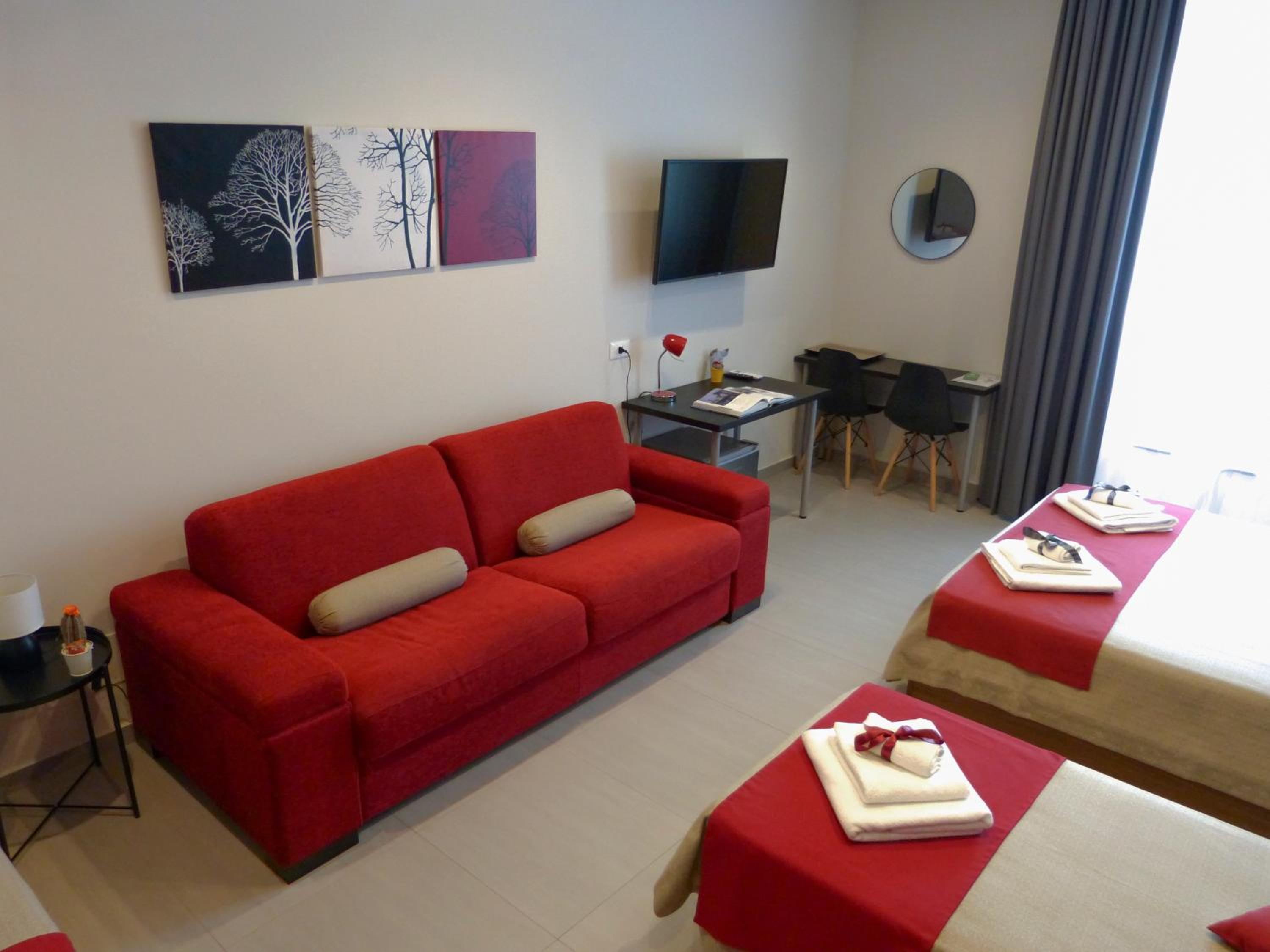 Quadruple Room with Private Bathroom - Photo 2