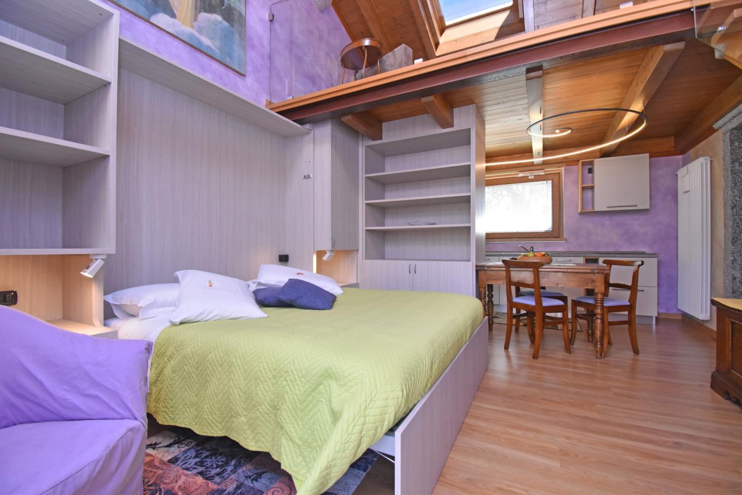 Suite with Hot Tub - Photo 1
