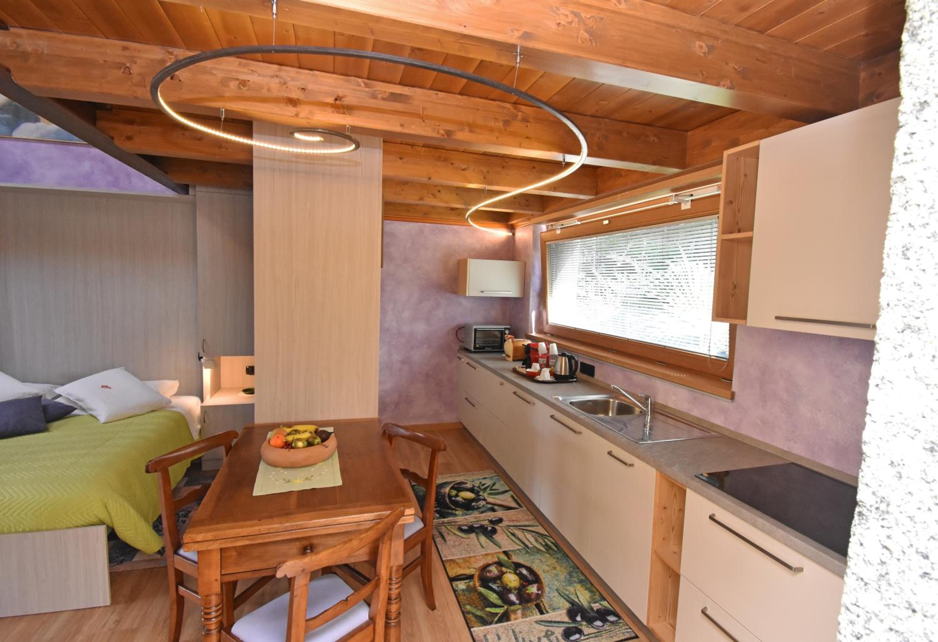 Suite with Hot Tub - Photo 4