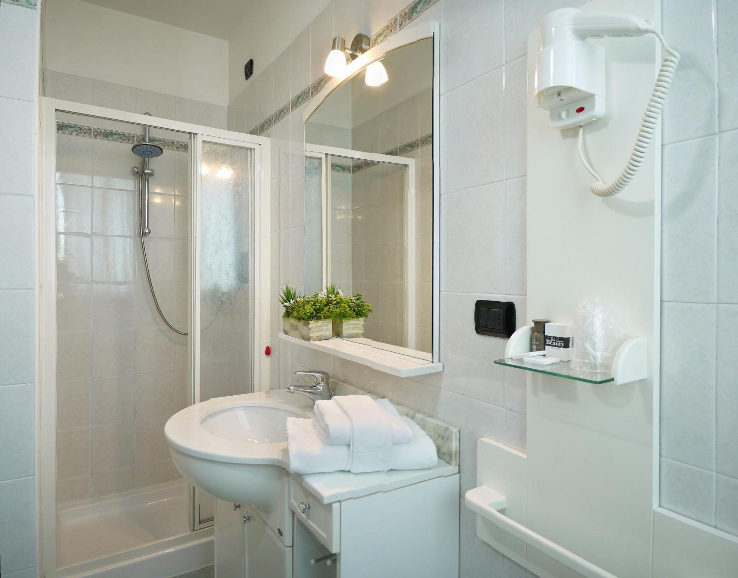 Twin Room - Photo 4