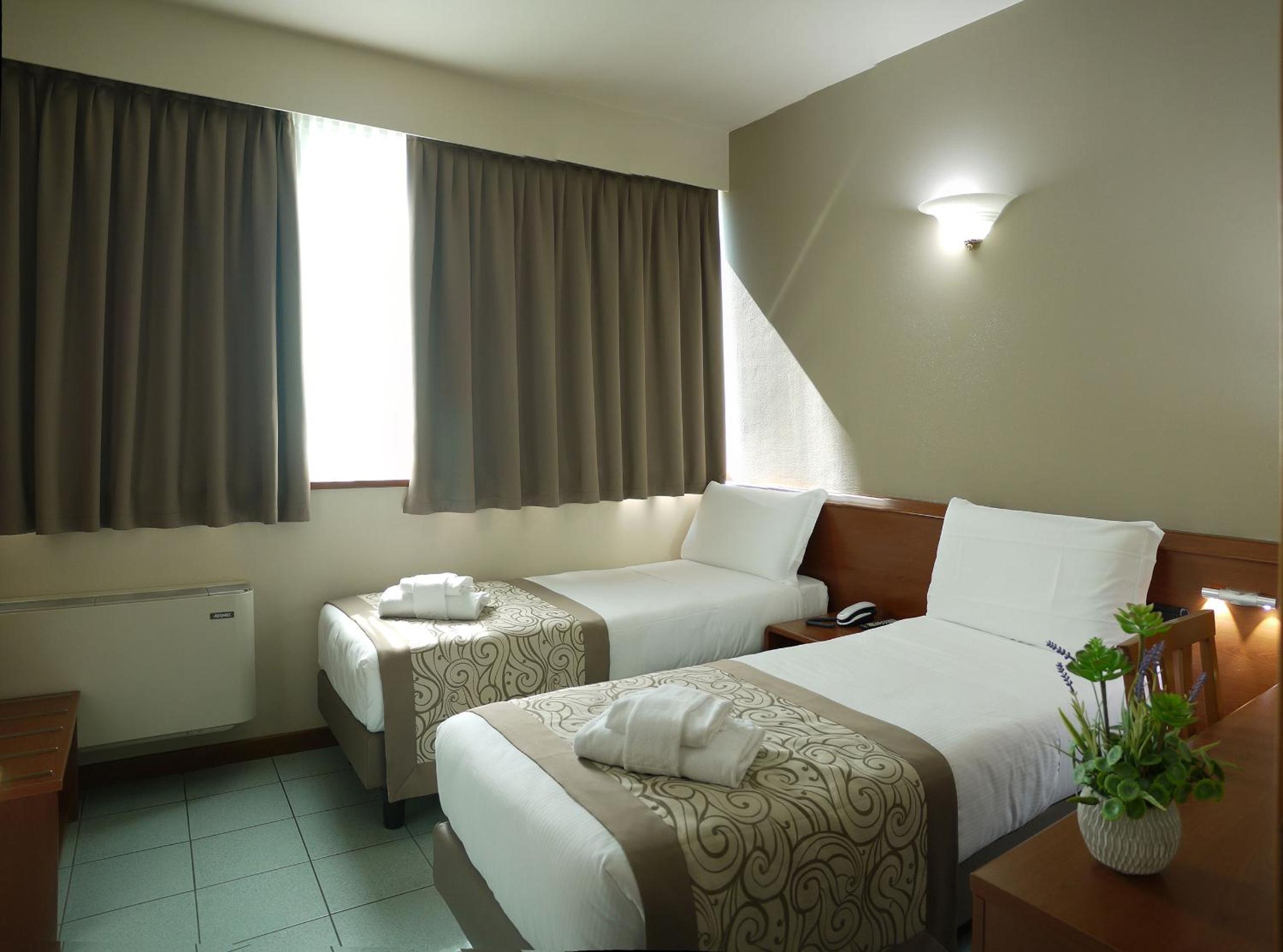 Twin Room - Photo 2