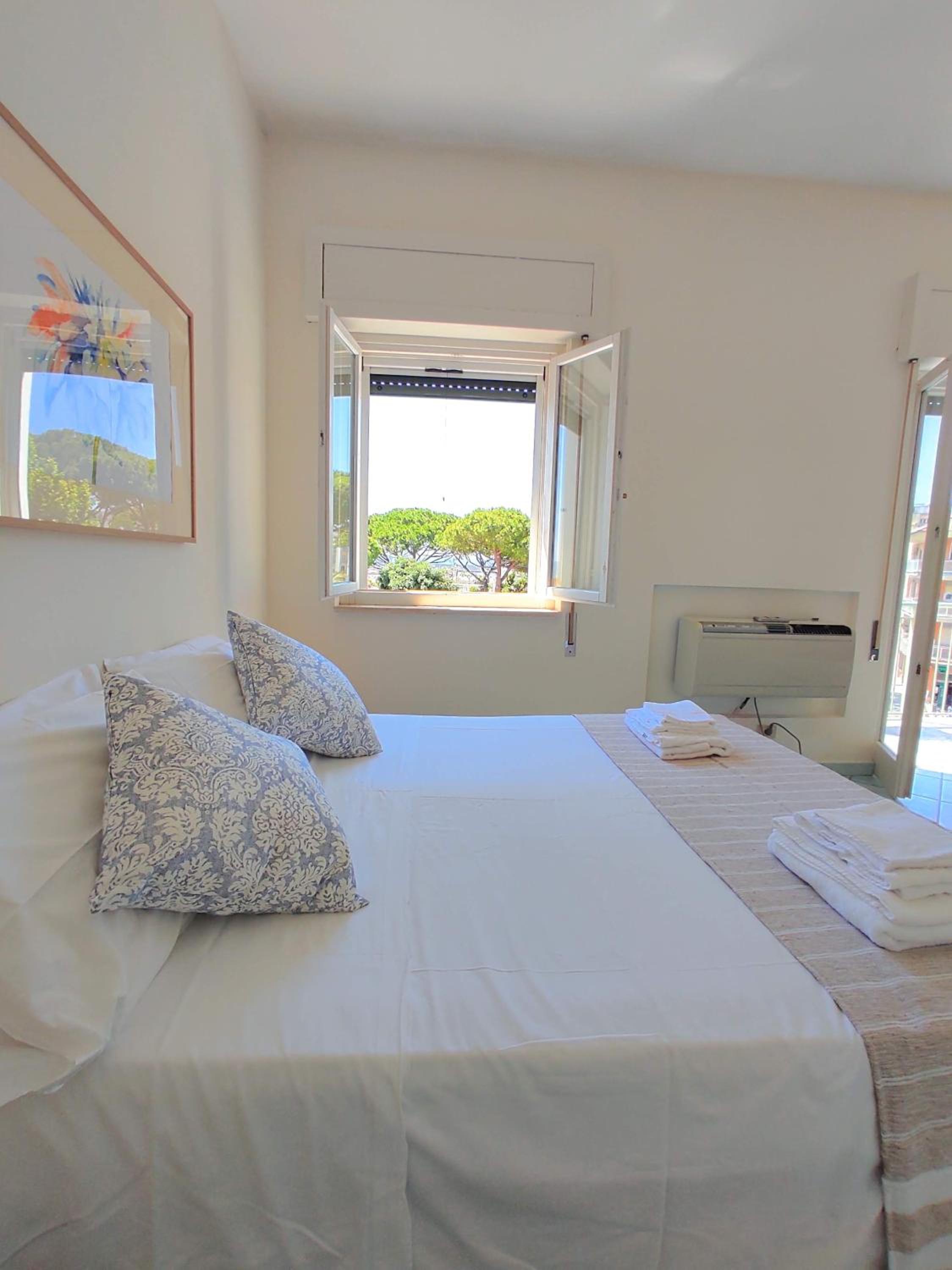 Apartment with Sea View - Photo 4