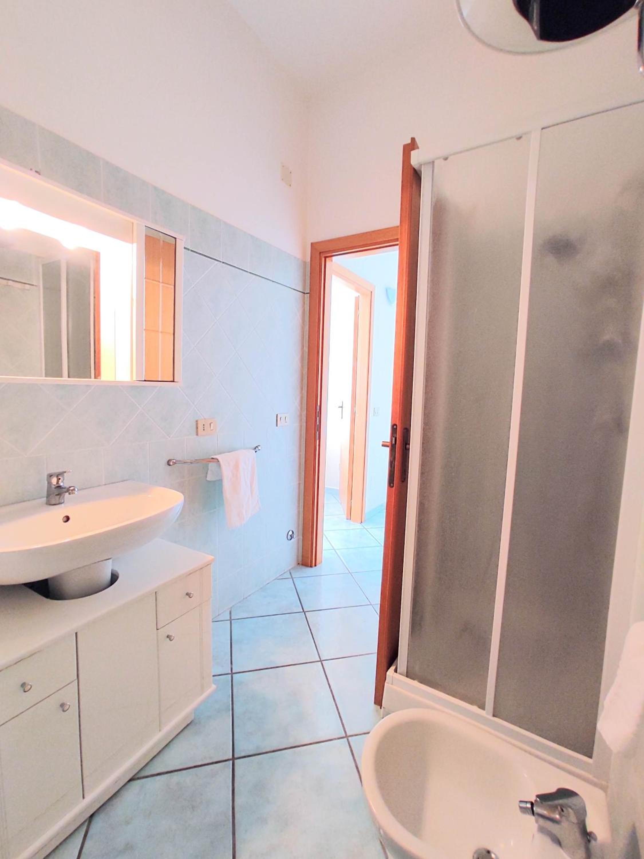 Apartment with Sea View - Photo 9